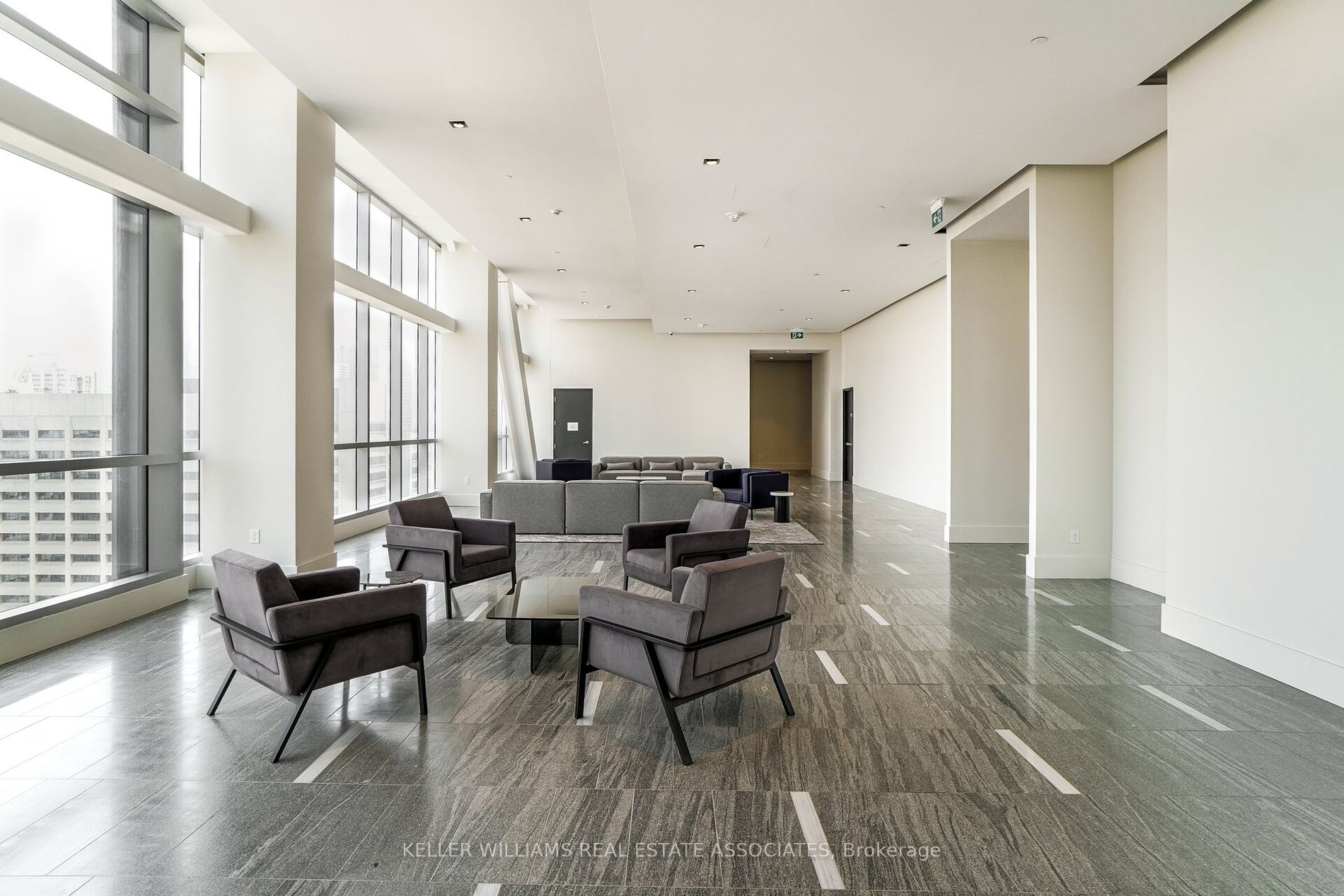 488 University Ave, #2302