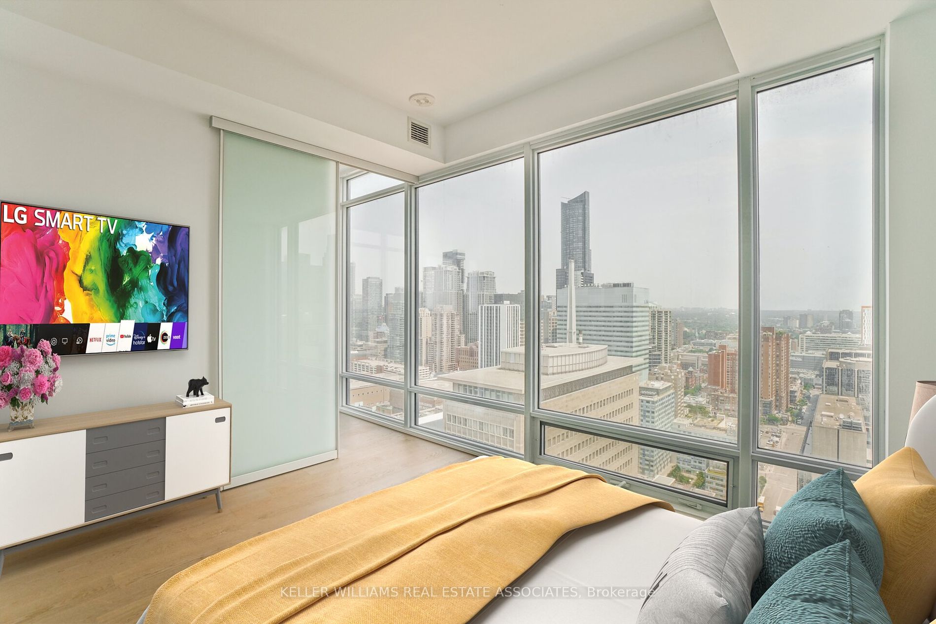 488 University Ave, #2302