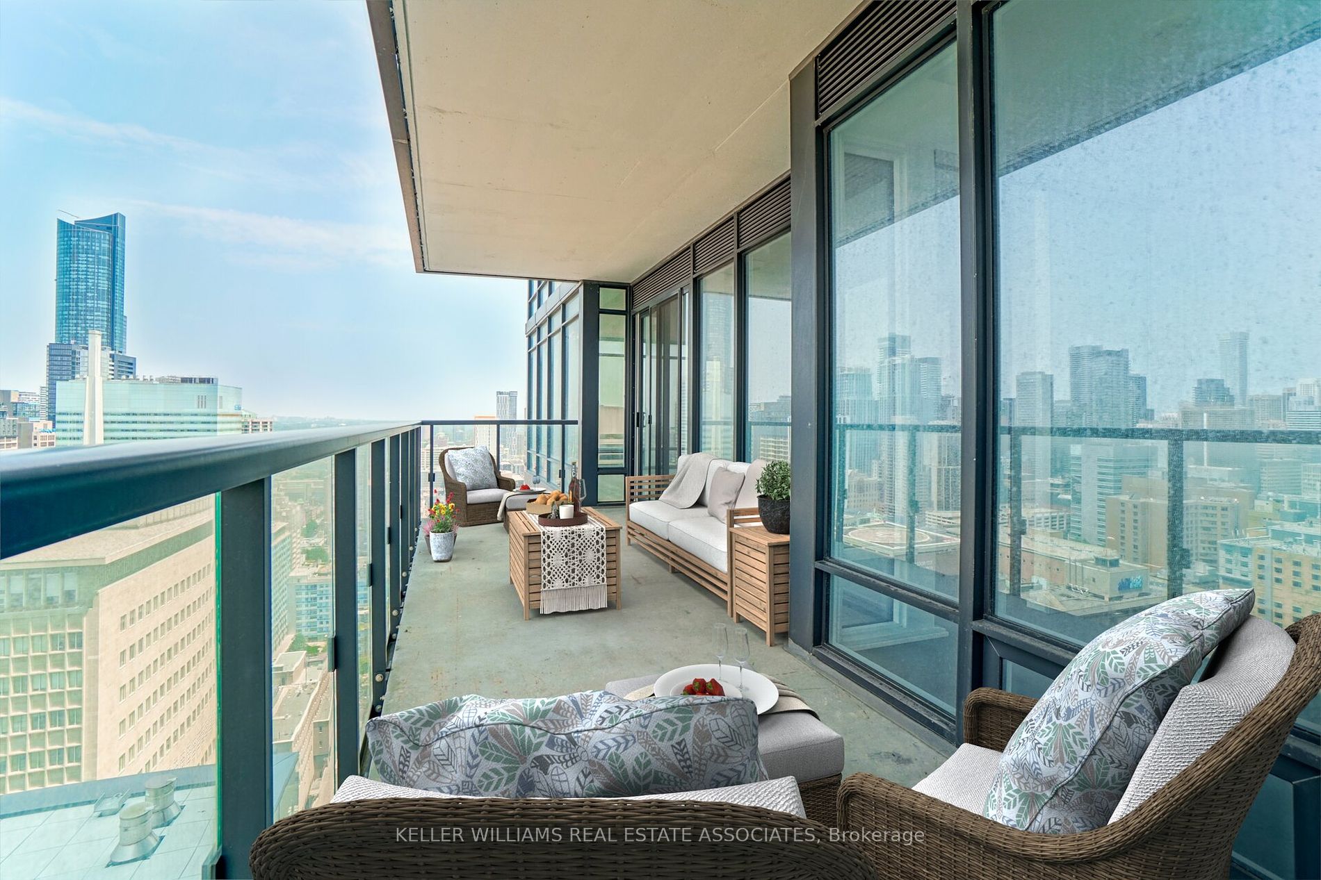 488 University Ave, #2302