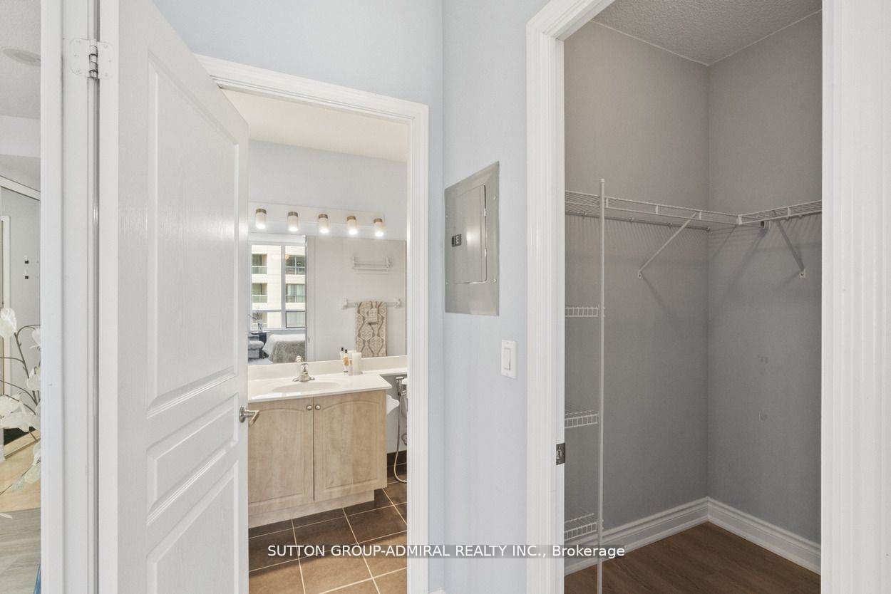 509 Beecroft Rd, #2102