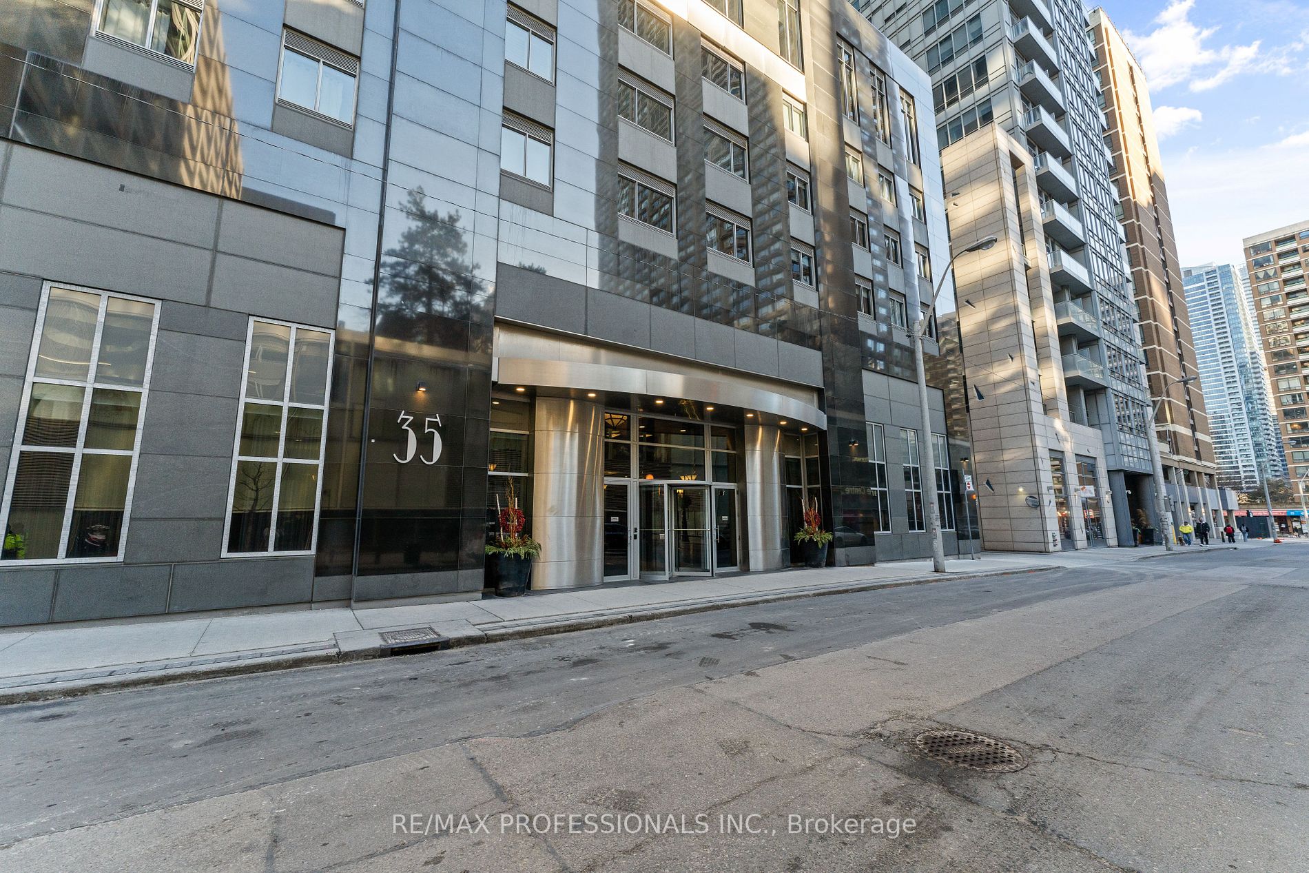 35 Balmuto St, #2104