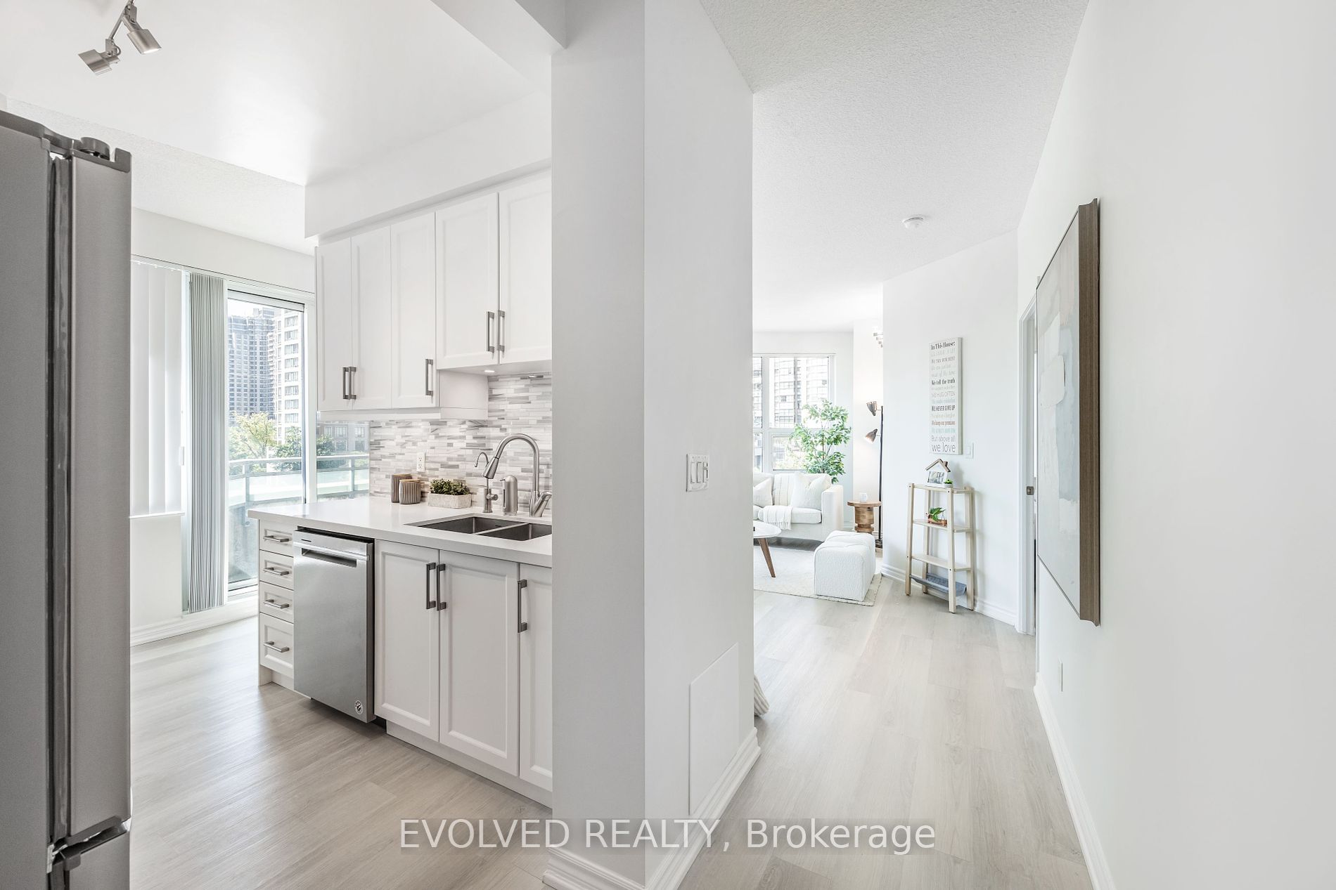 18 Holmes Avenue, #305