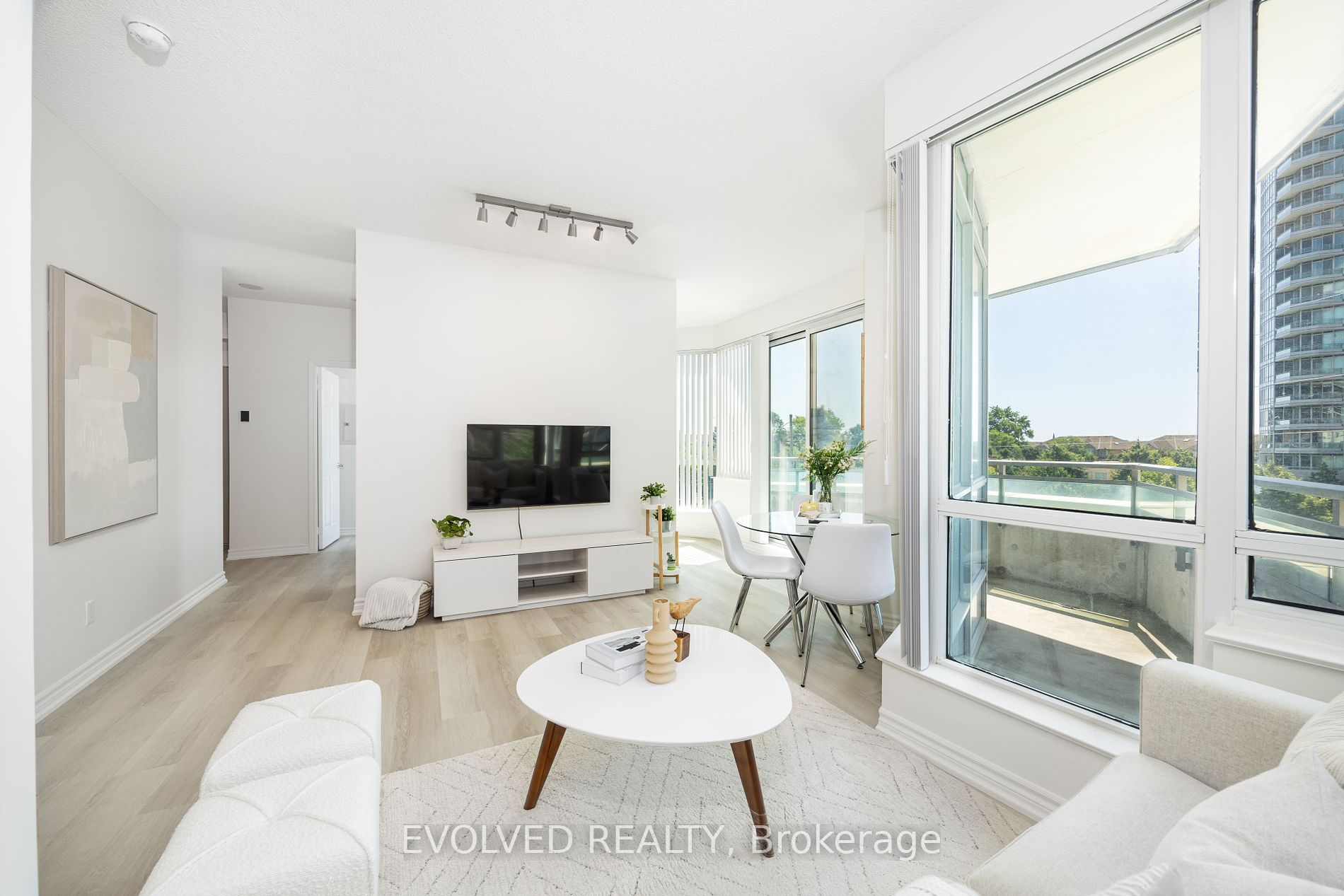 18 Holmes Avenue, #305