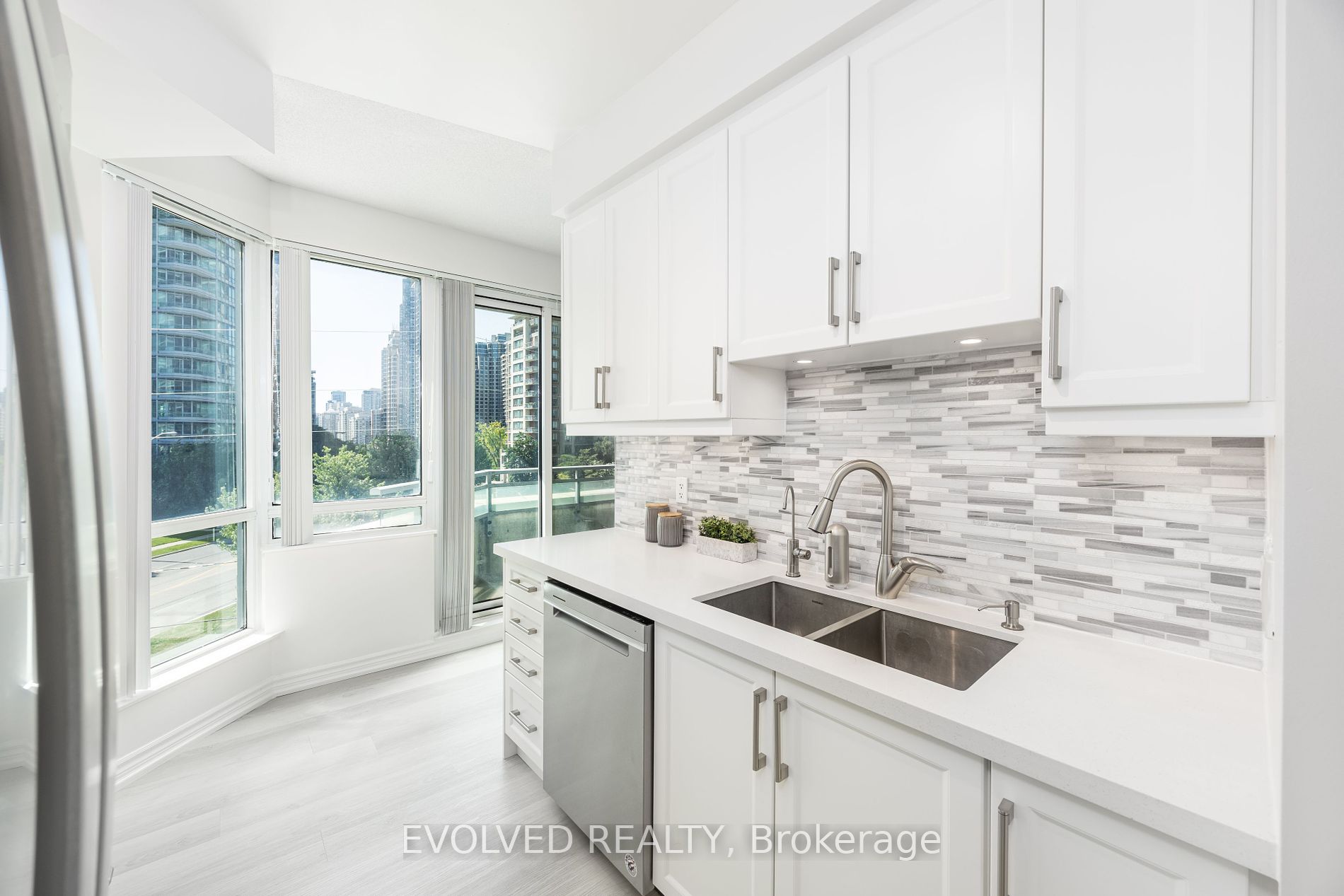 18 Holmes Avenue, #305