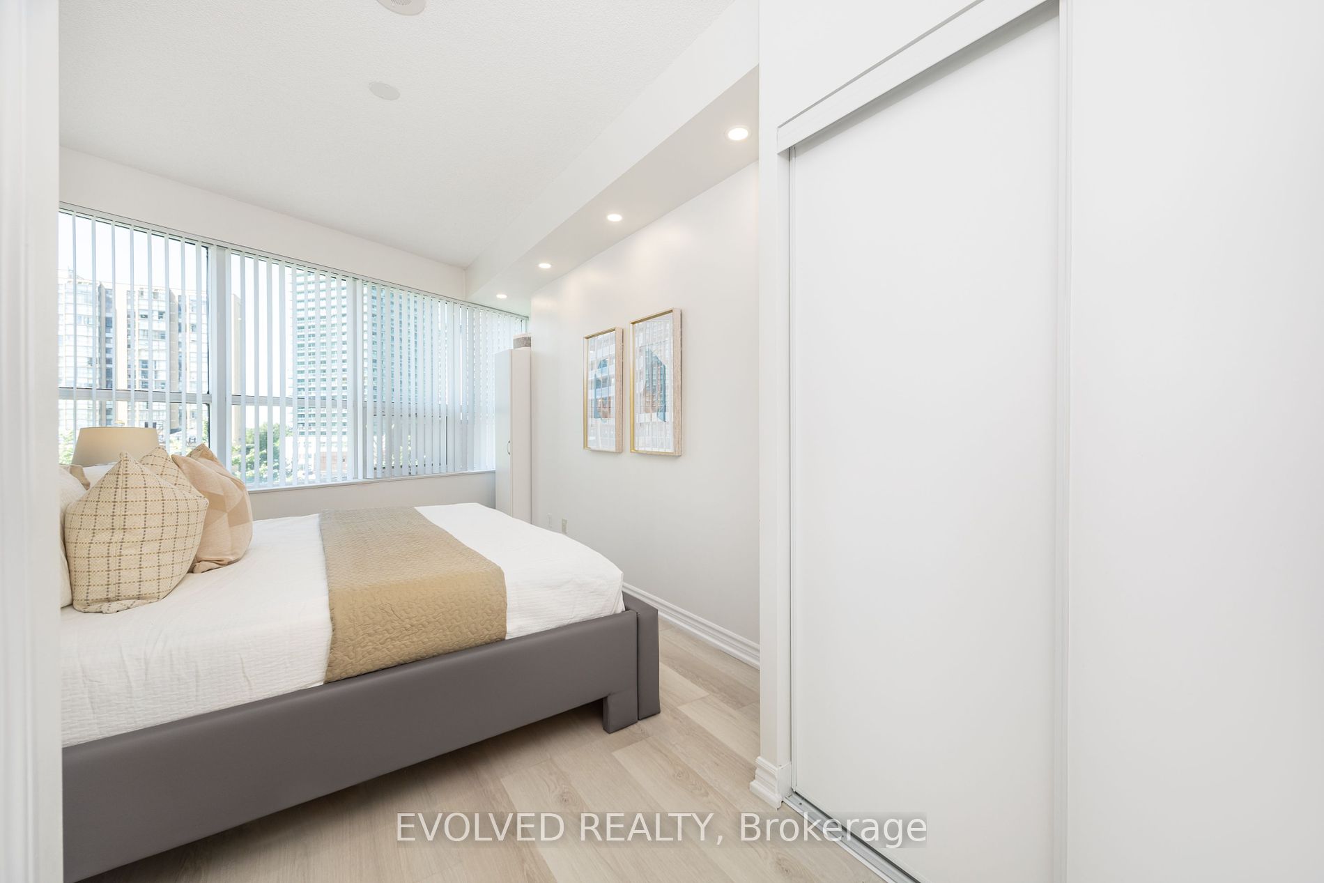 18 Holmes Avenue, #305