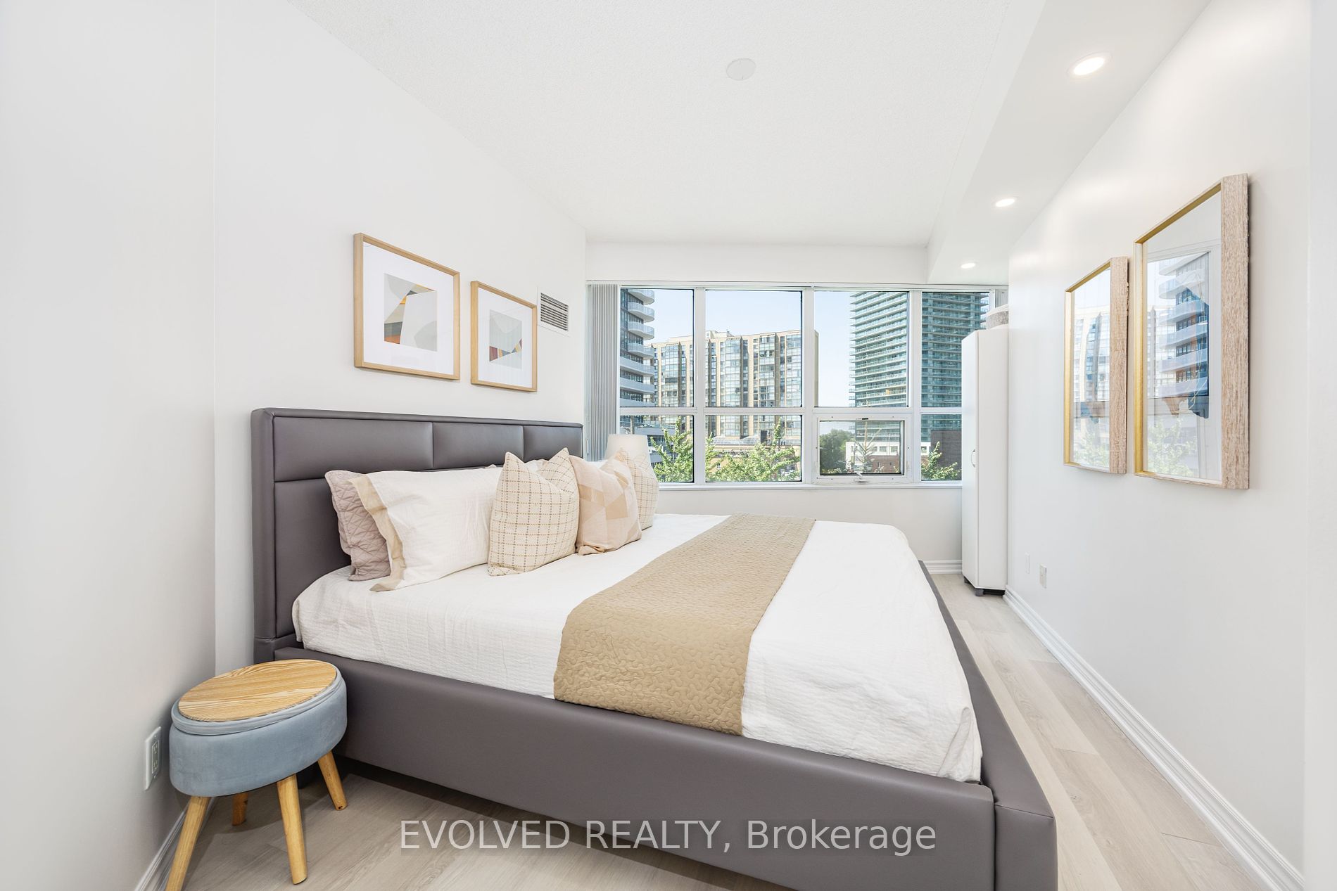 18 Holmes Avenue, #305