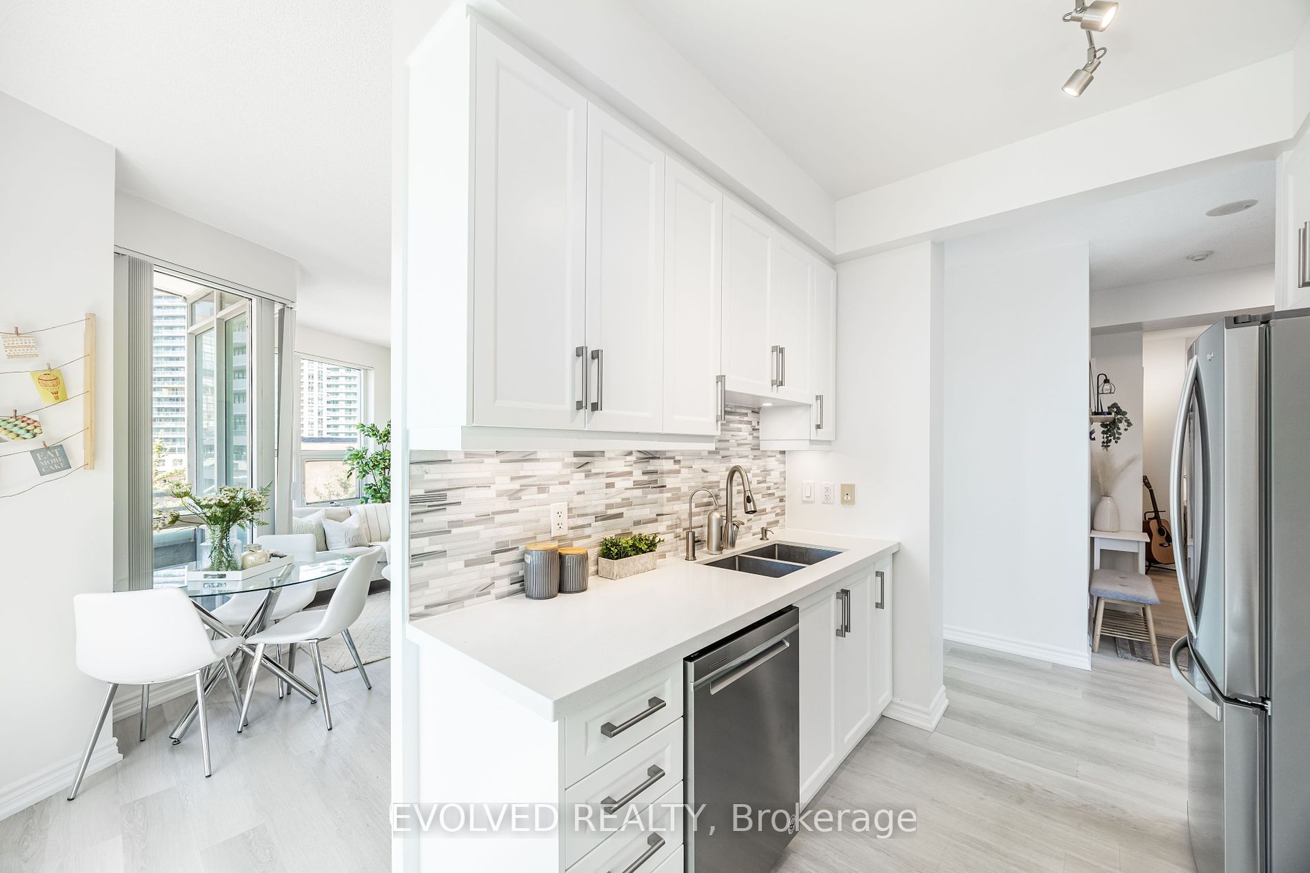18 Holmes Avenue, #305