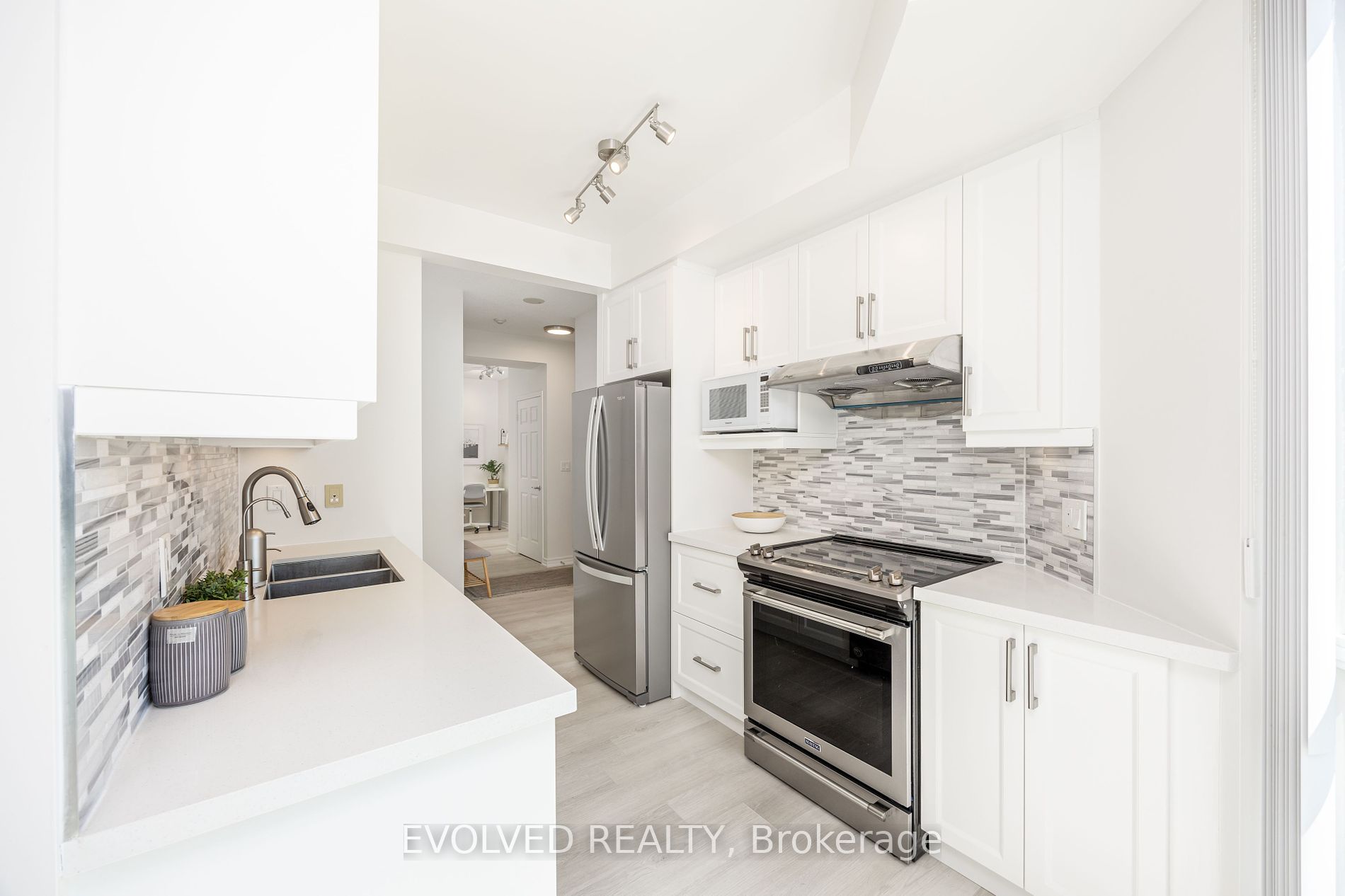 18 Holmes Avenue, #305