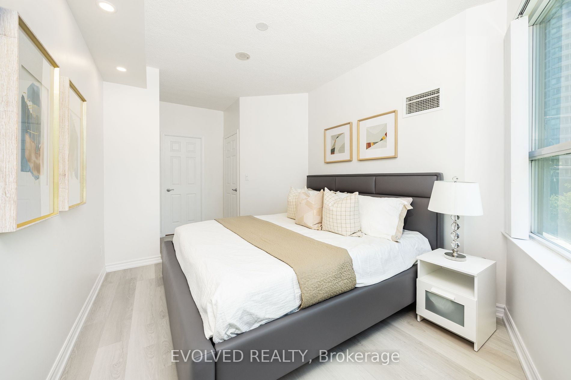18 Holmes Avenue, #305