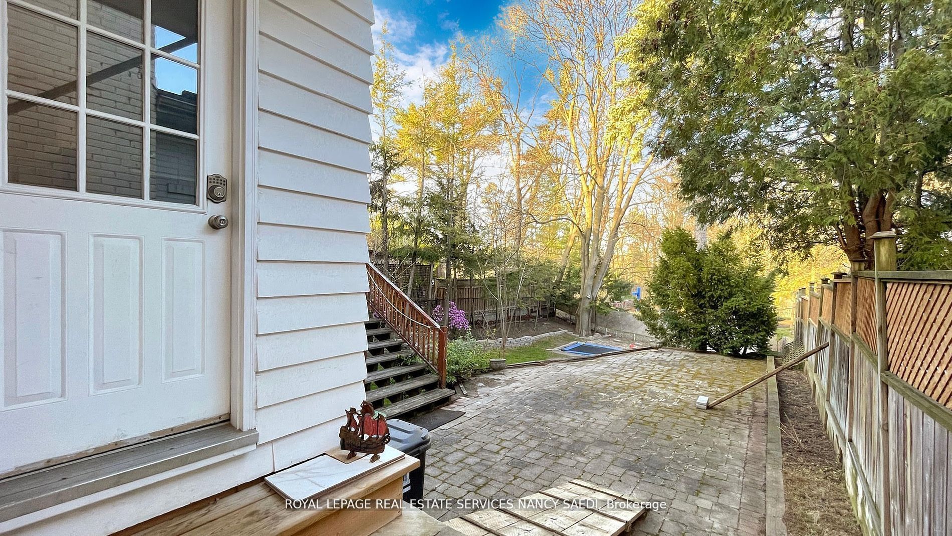 19 Strathgowan Crescent