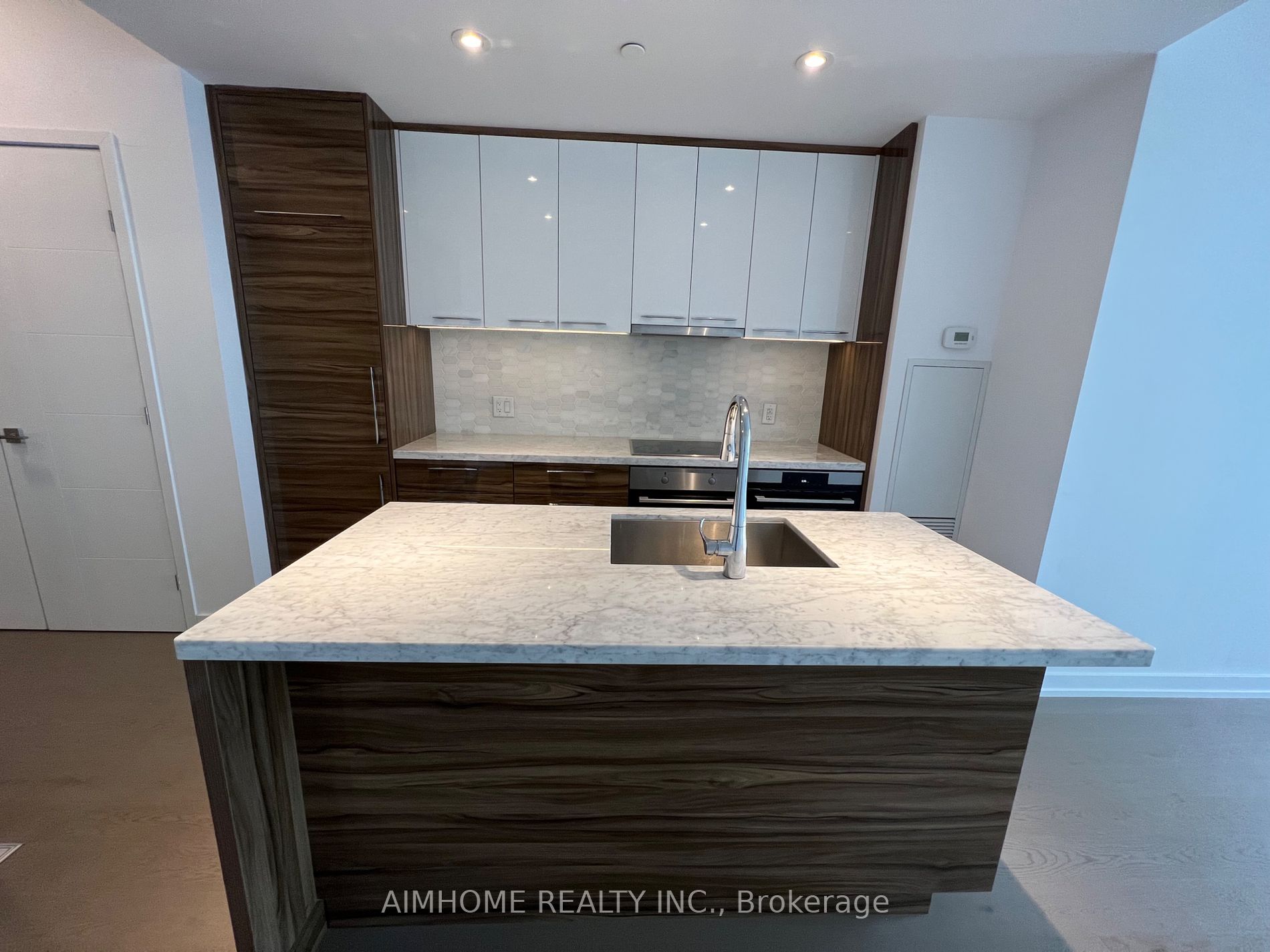 488 University Ave, #4703