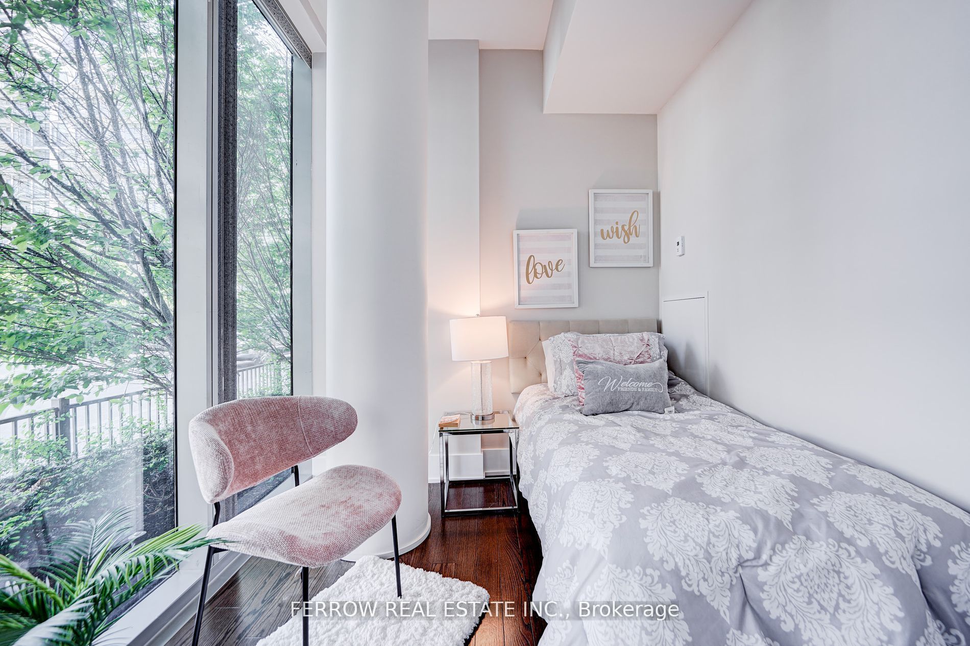 39 Queens Quay E, #101