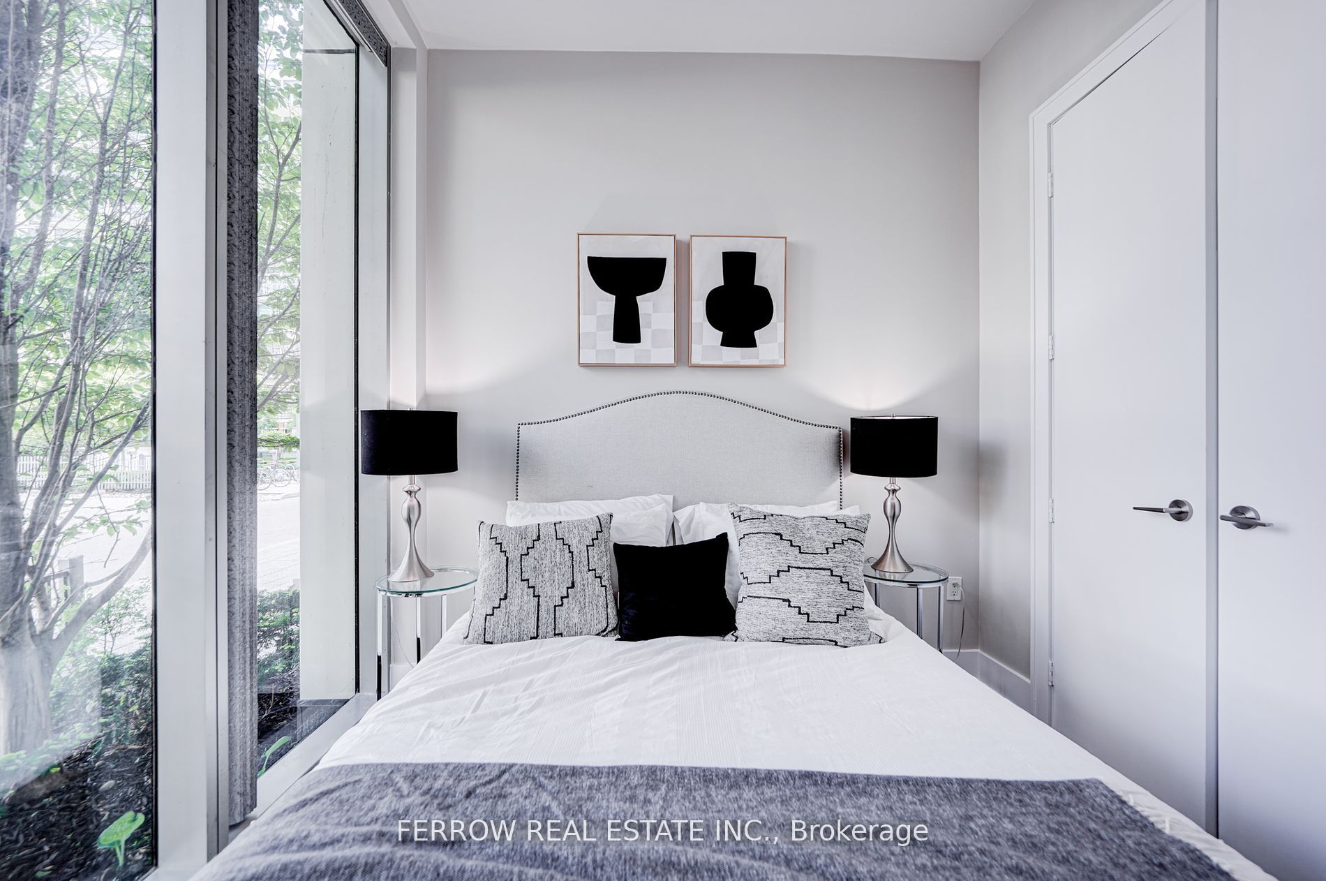 39 Queens Quay E, #101