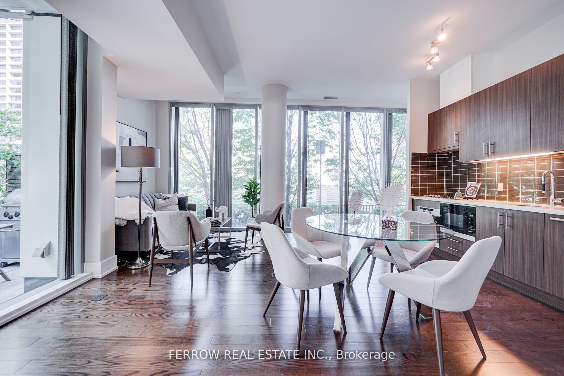 39 Queens Quay E, #101