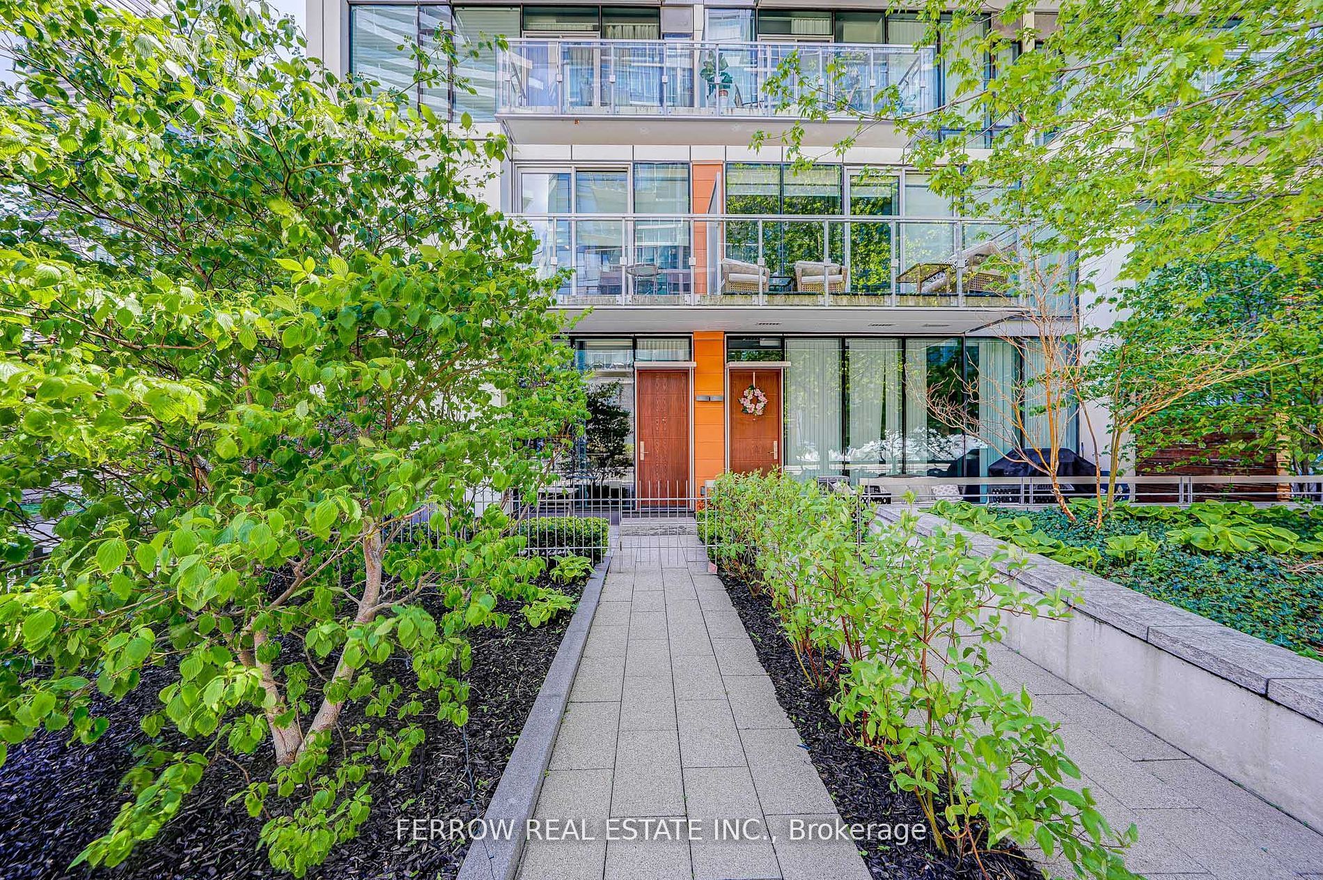 39 Queens Quay E, #101