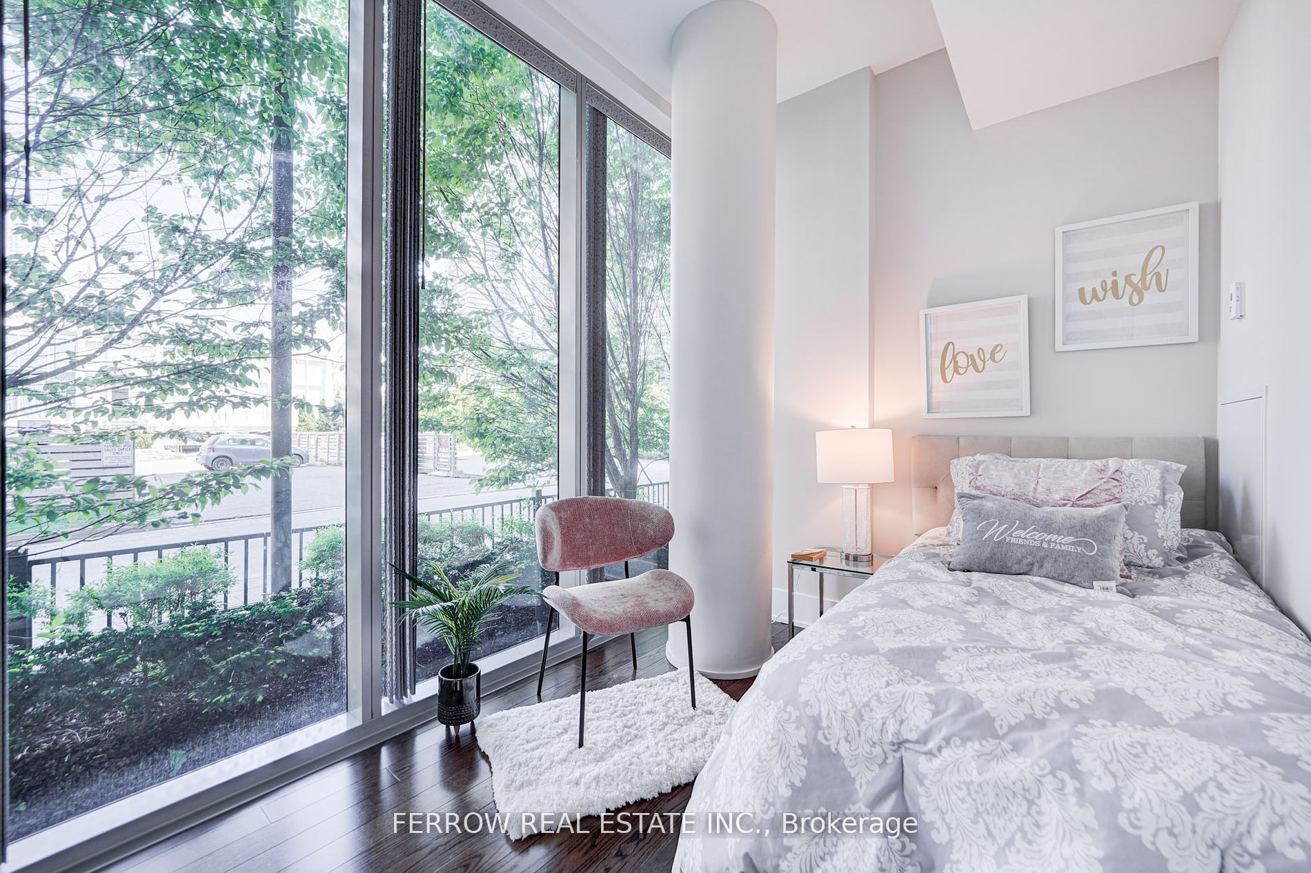 39 Queens Quay E, #101