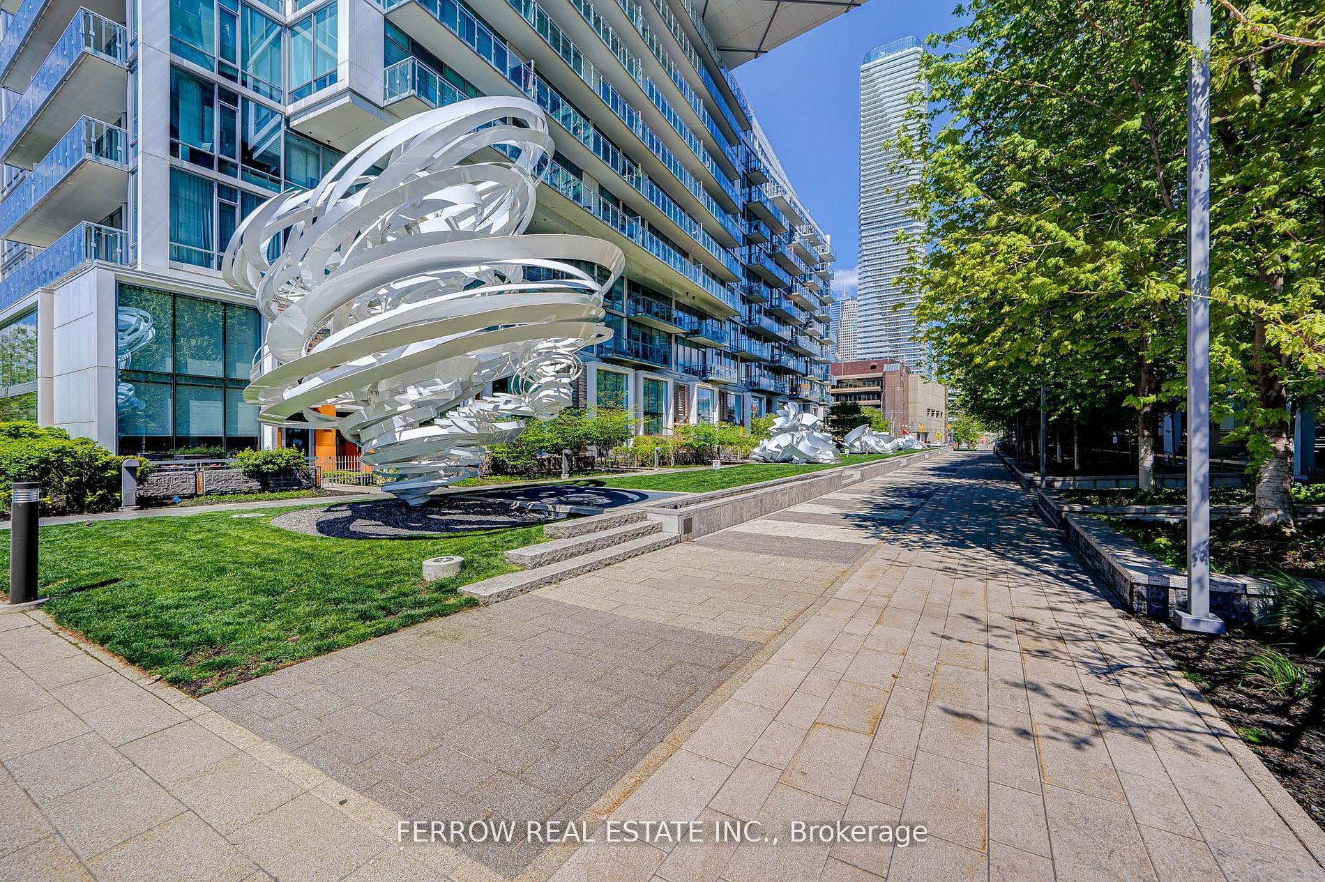 39 Queens Quay E, #101