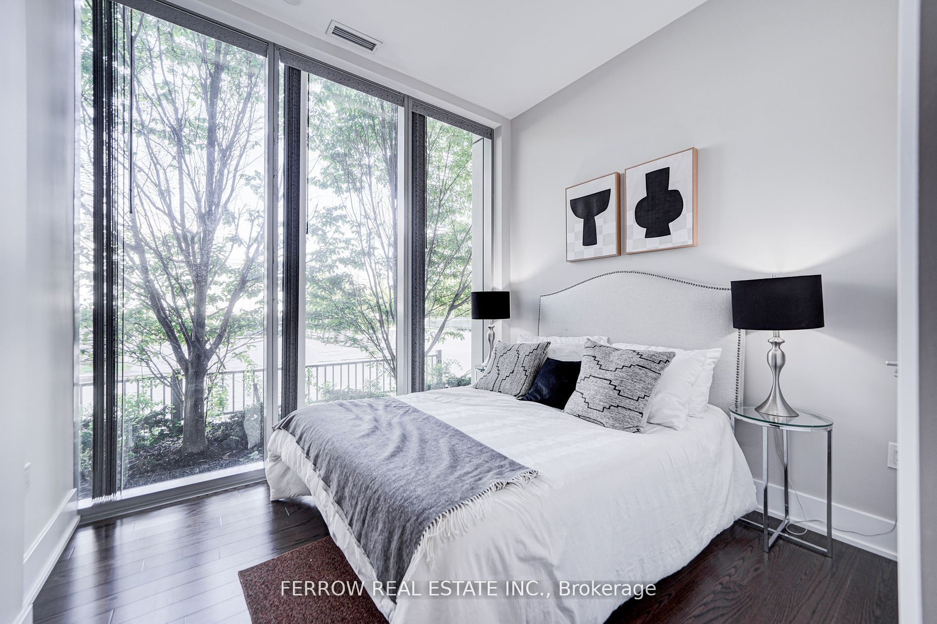 39 Queens Quay E, #101