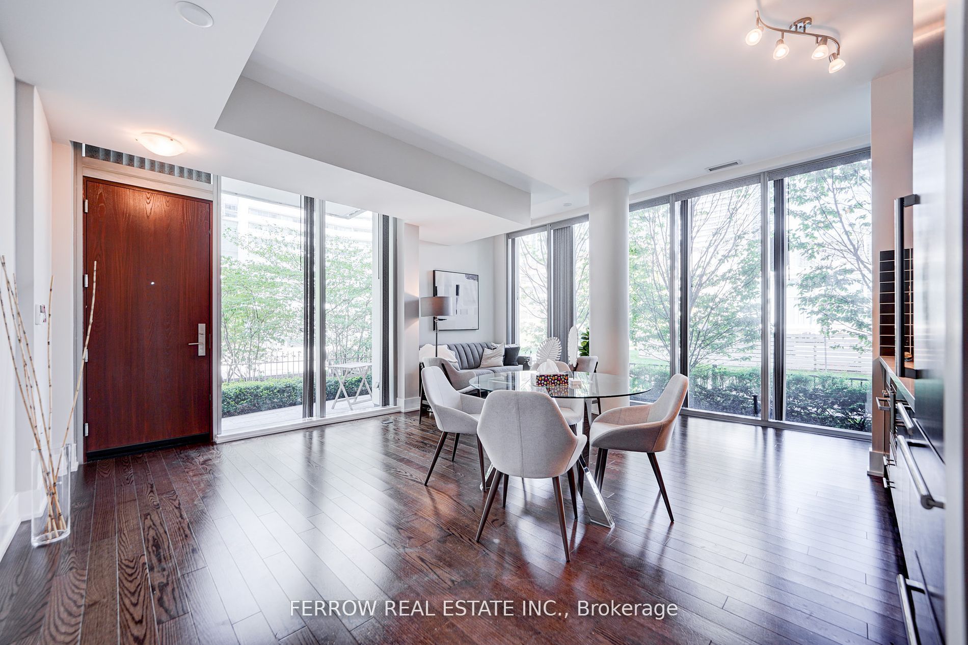 39 Queens Quay E, #101
