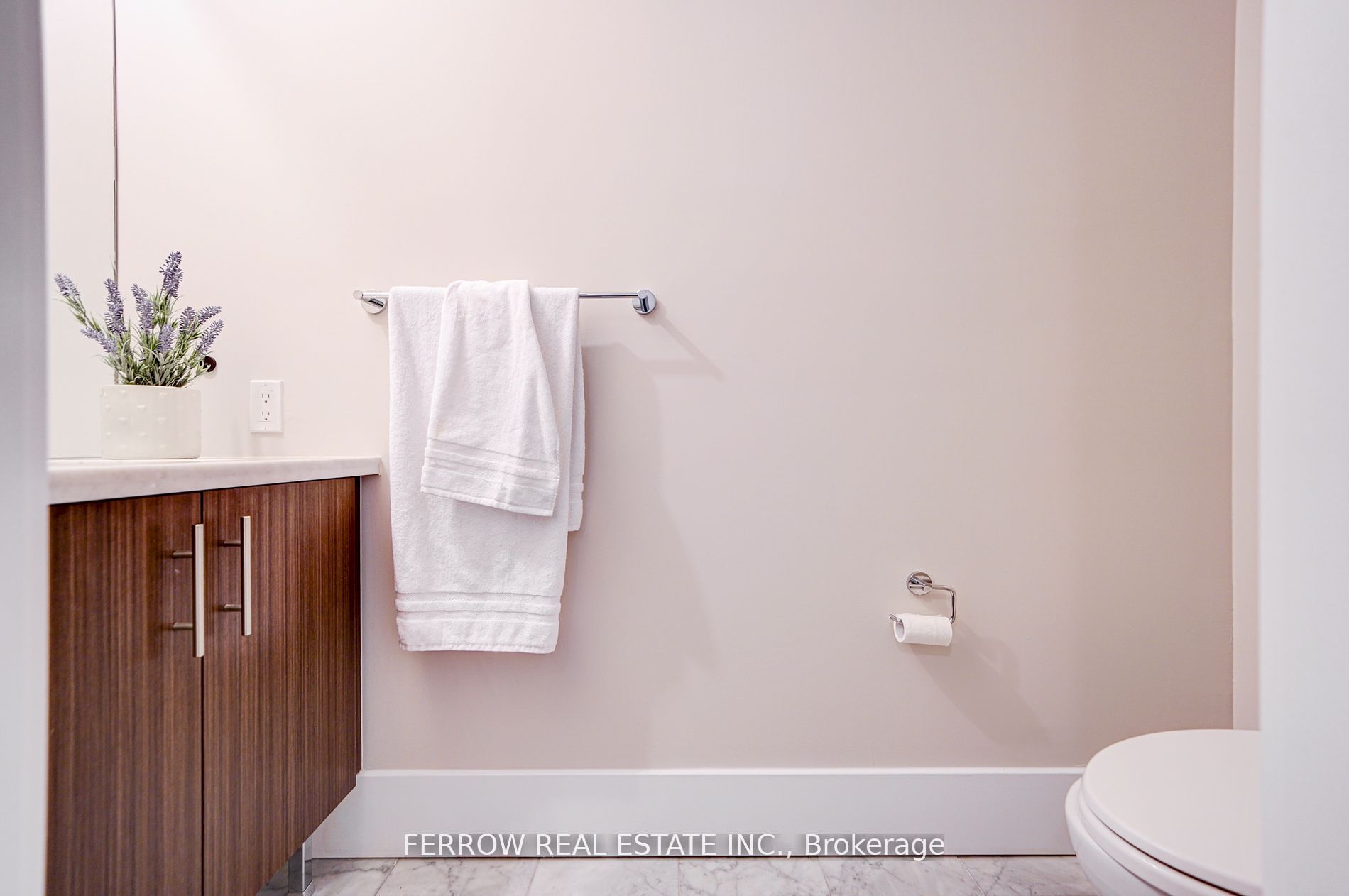 39 Queens Quay E, #101