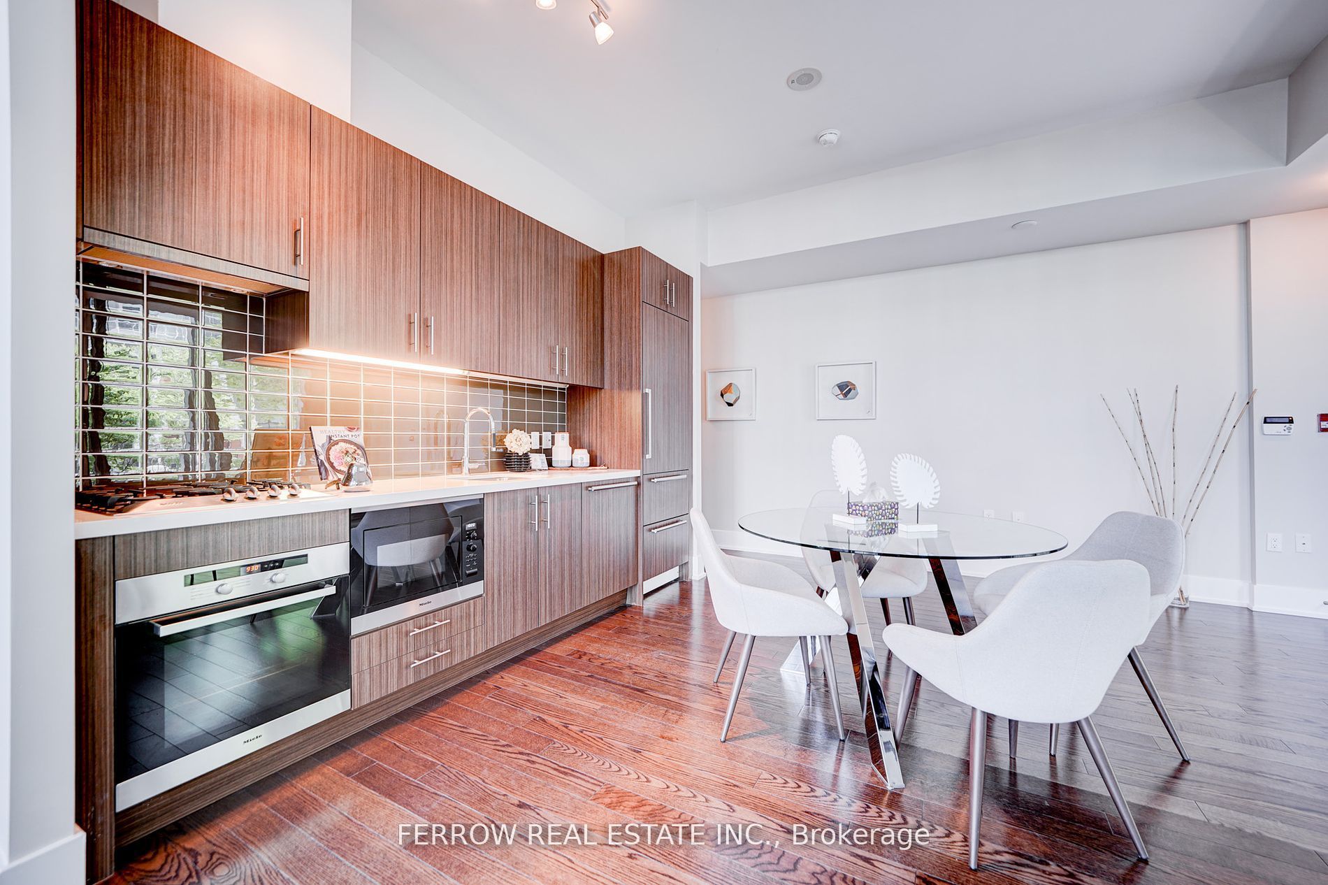 39 Queens Quay E, #101