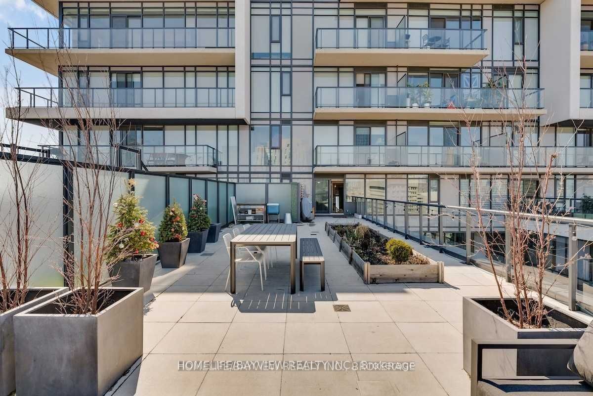 297 College St, #1009