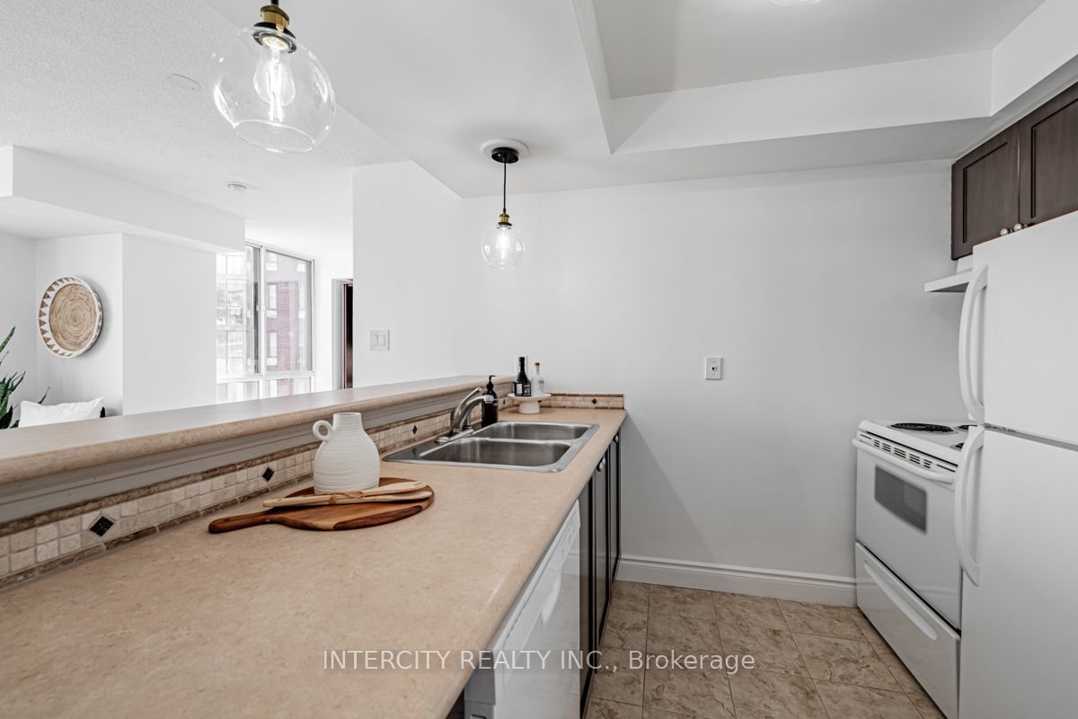 801 King St W, #924