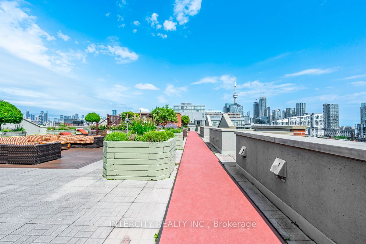 801 King St W, #924