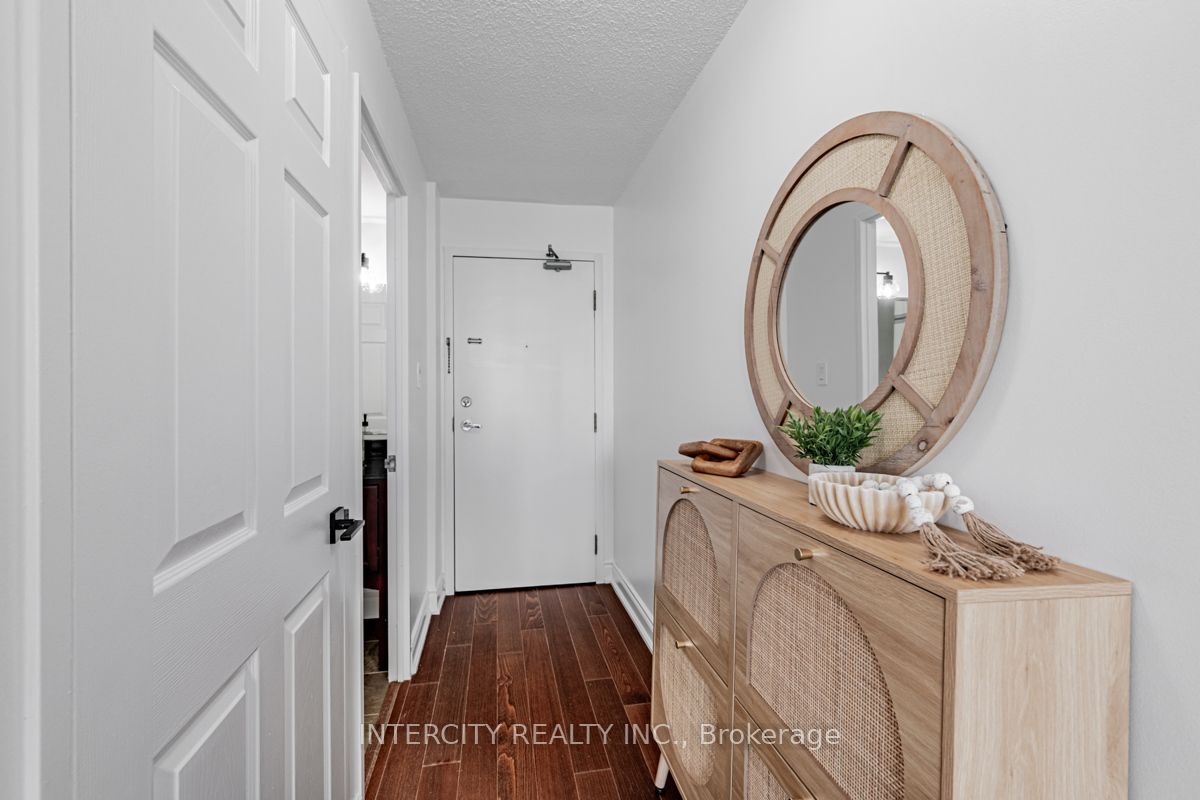 801 King St W, #924