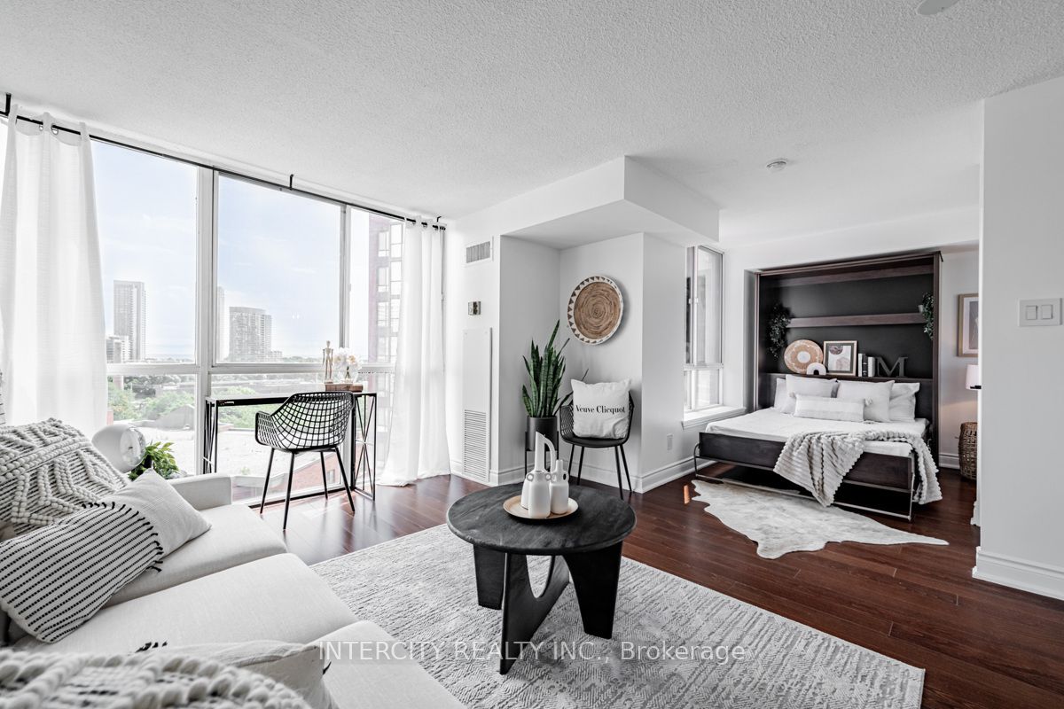 801 King St W, #924