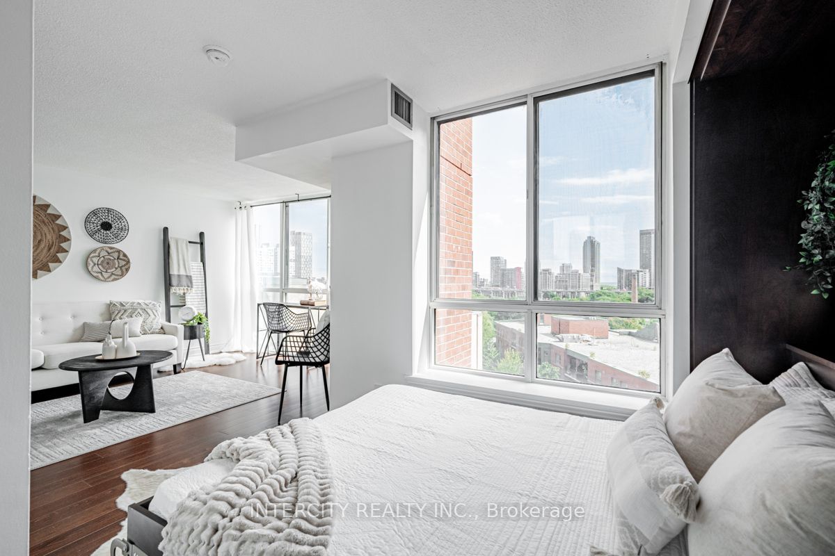 801 King St W, #924