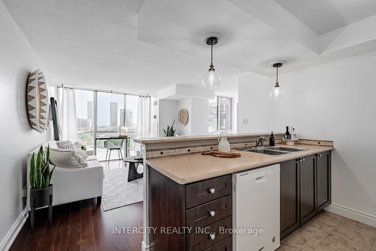 801 King St W, #924