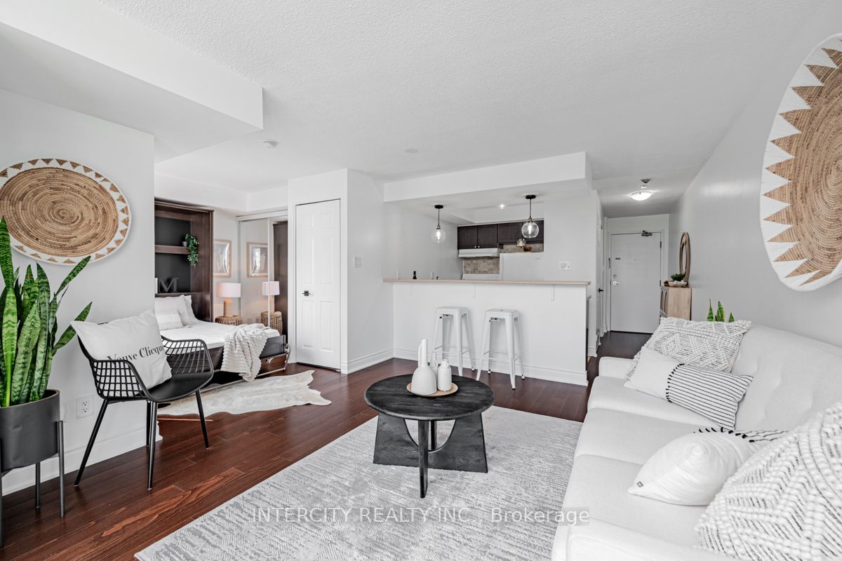 801 King St W, #924