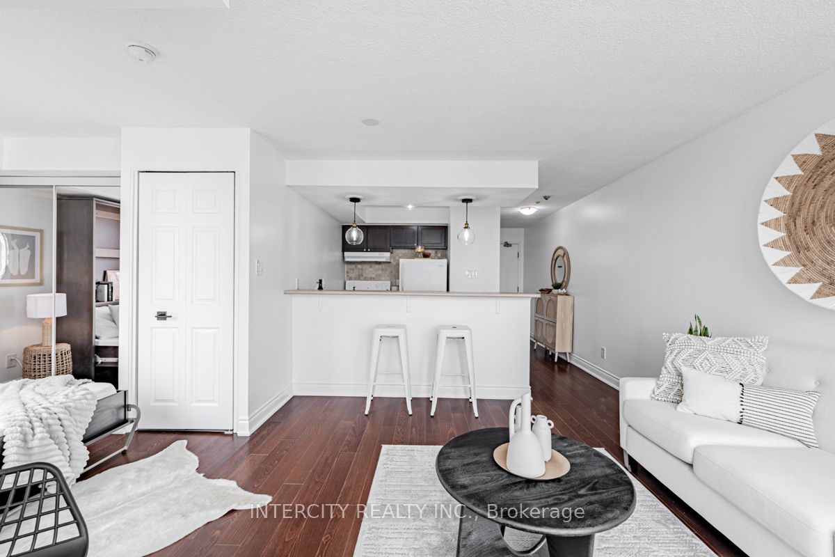801 King St W, #924