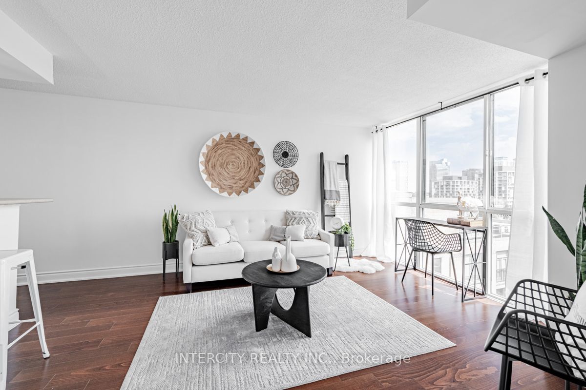 801 King St W, #924