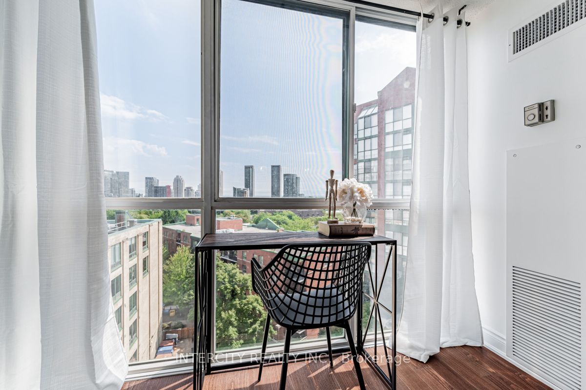 801 King St W, #924