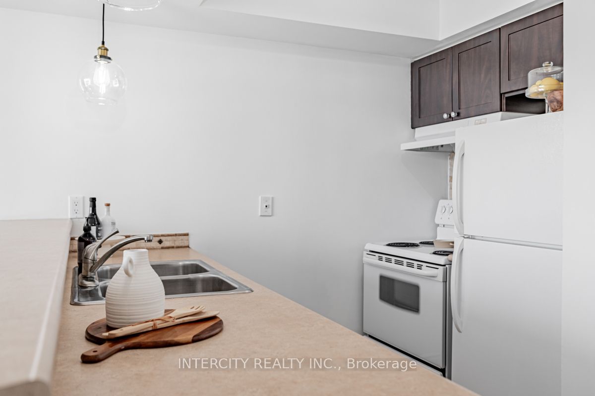 801 King St W, #924