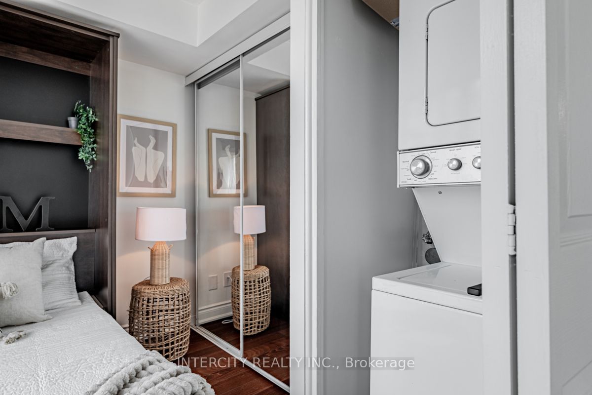 801 King St W, #924