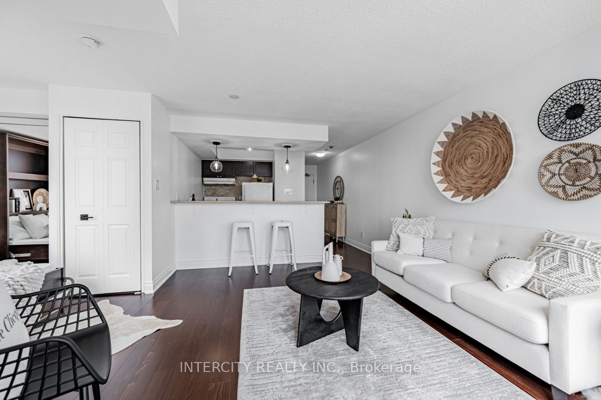 801 King St W, #924