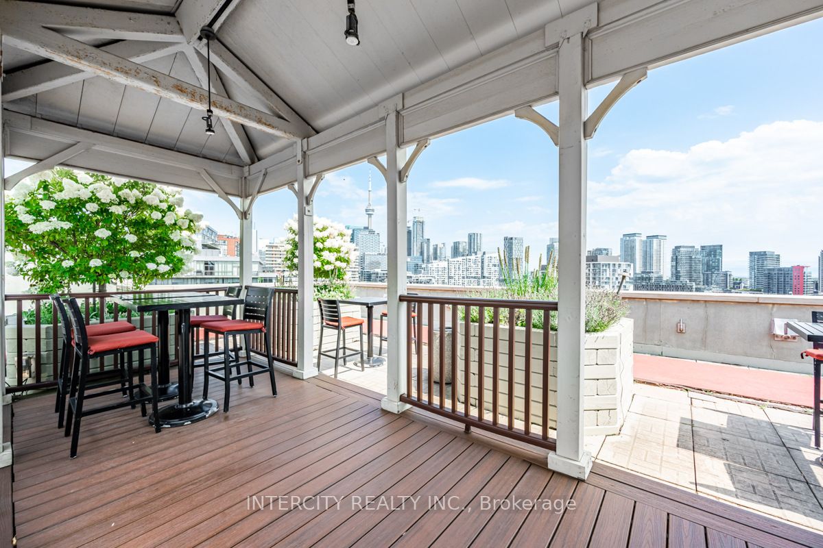 801 King St W, #924