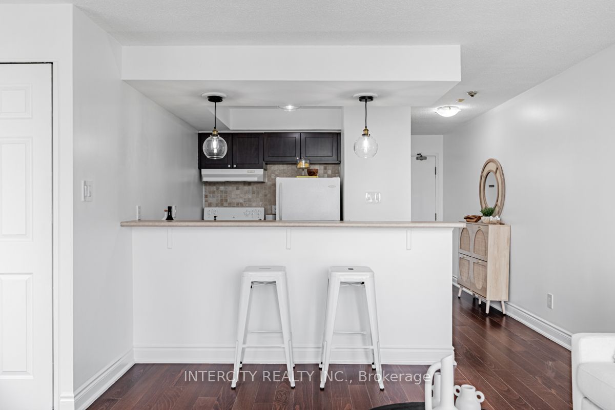 801 King St W, #924