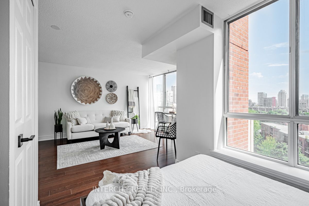 801 King St W, #924