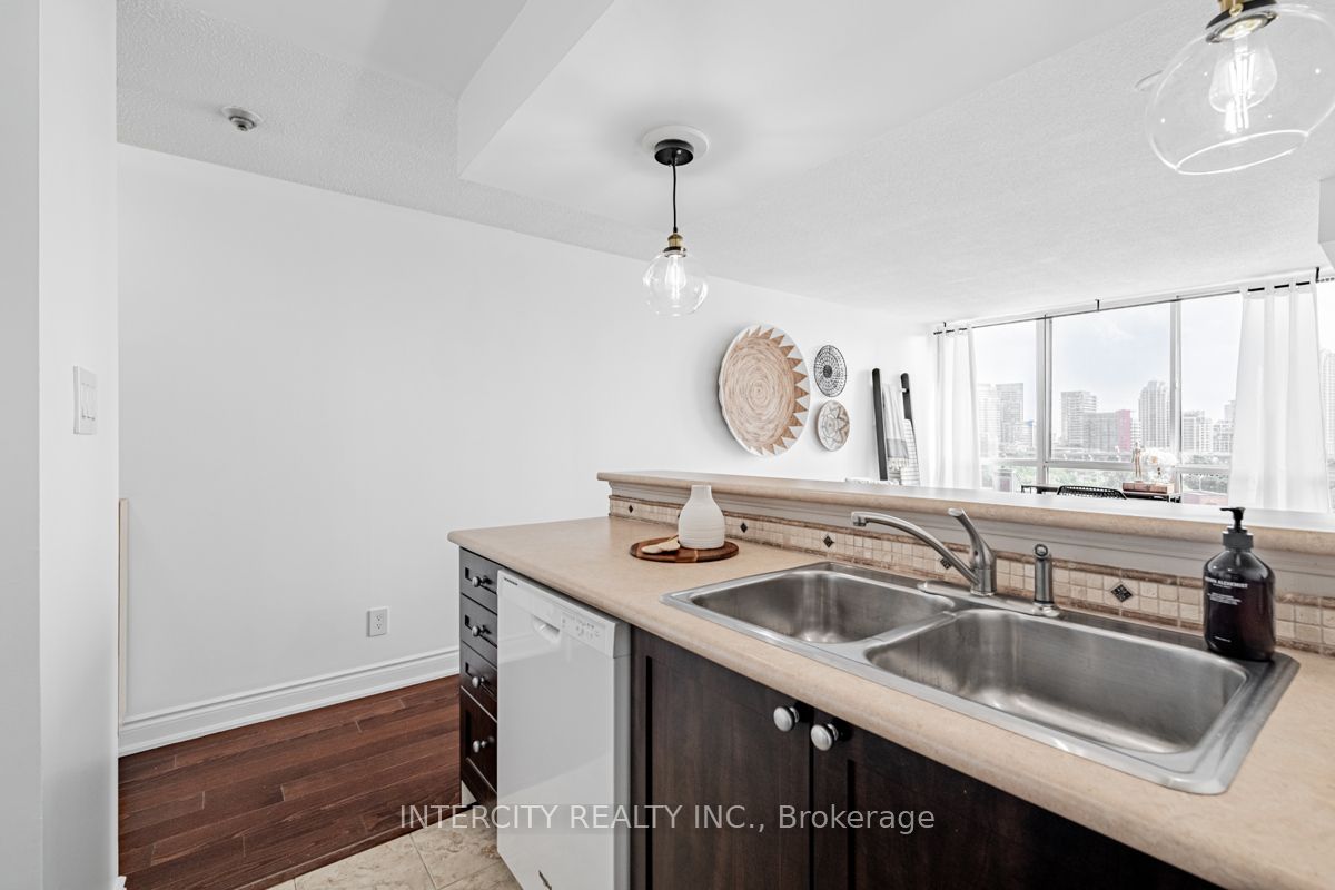 801 King St W, #924