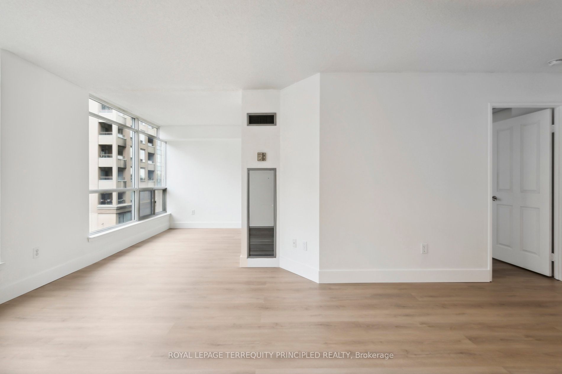 942 Yonge Street #418