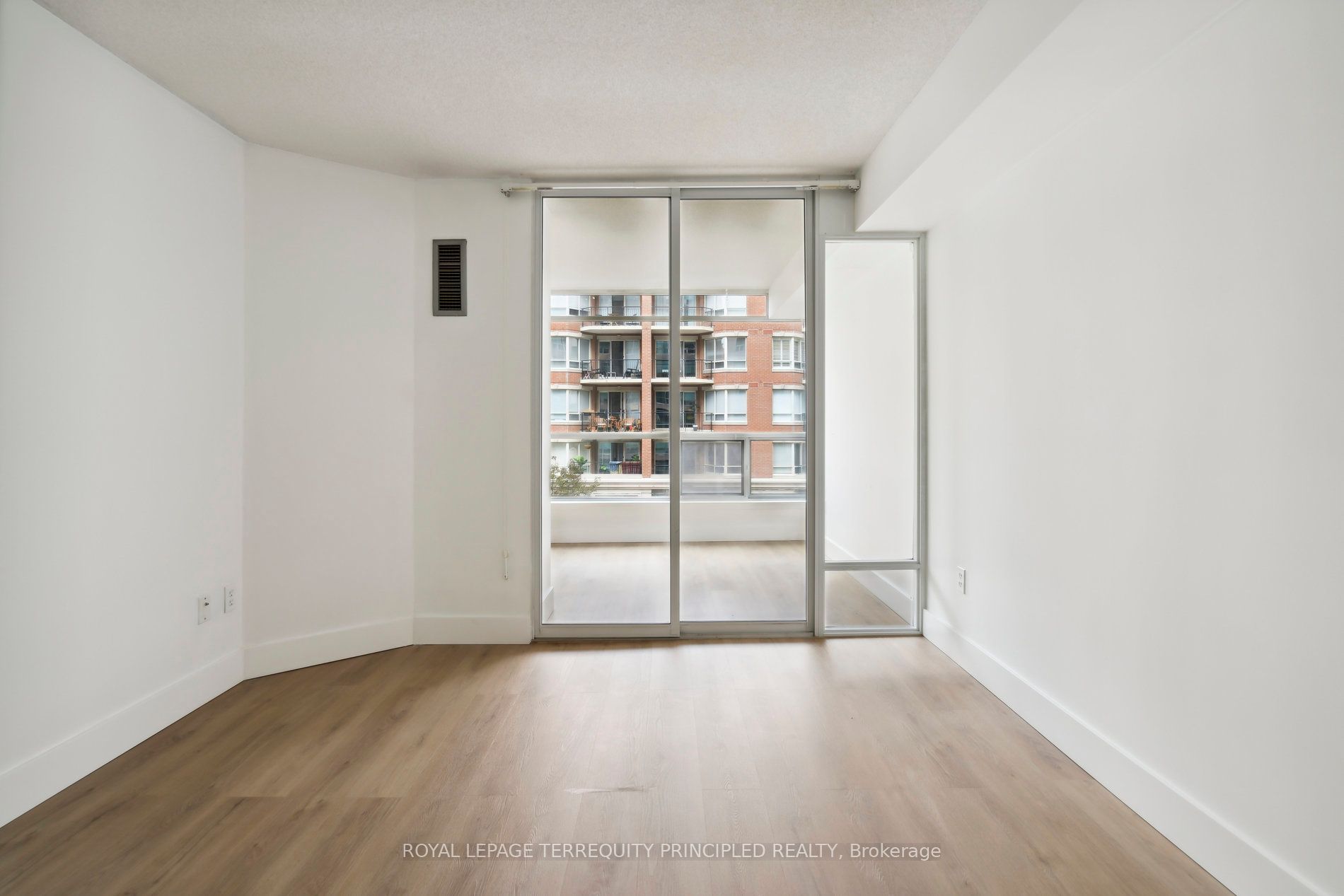 942 Yonge Street #418