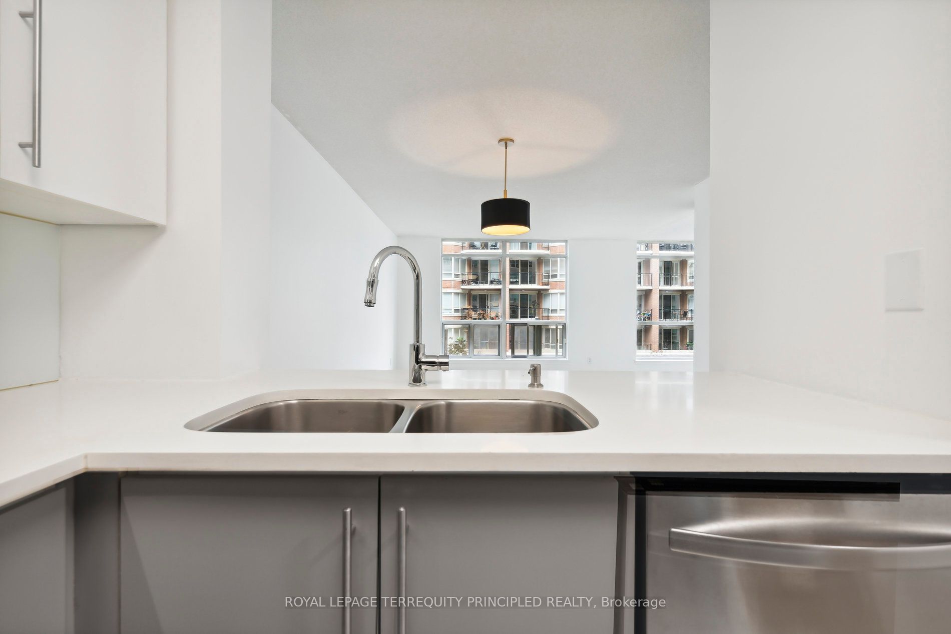 942 Yonge Street #418