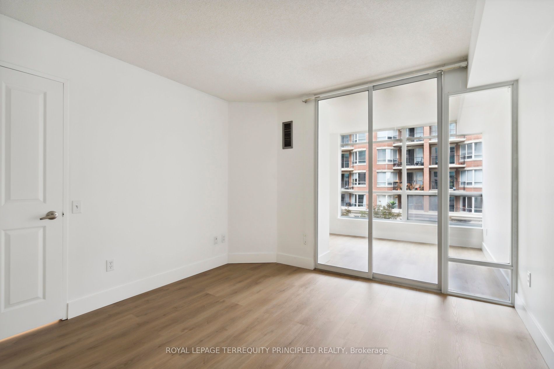 942 Yonge Street #418