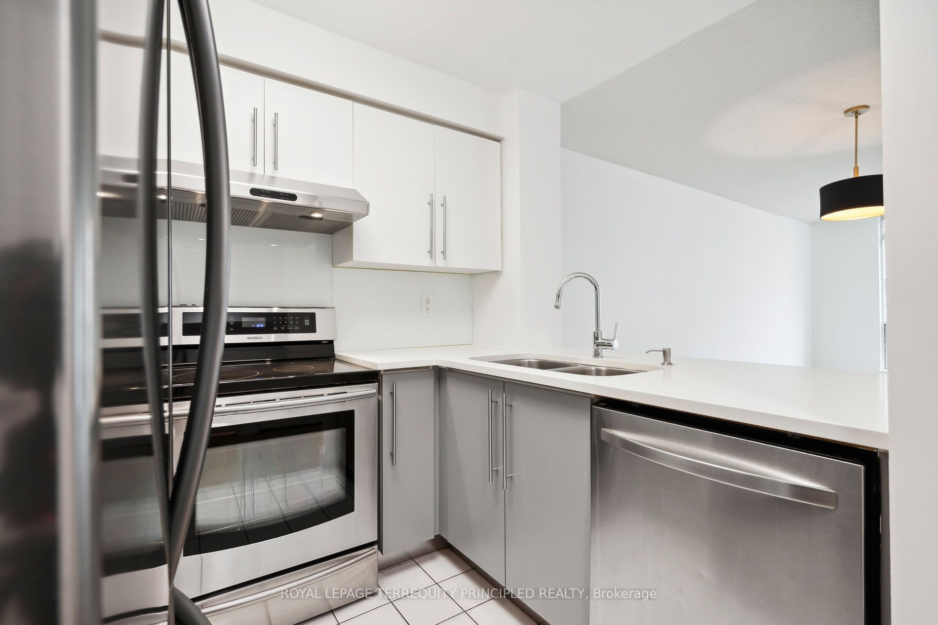 942 Yonge Street #418