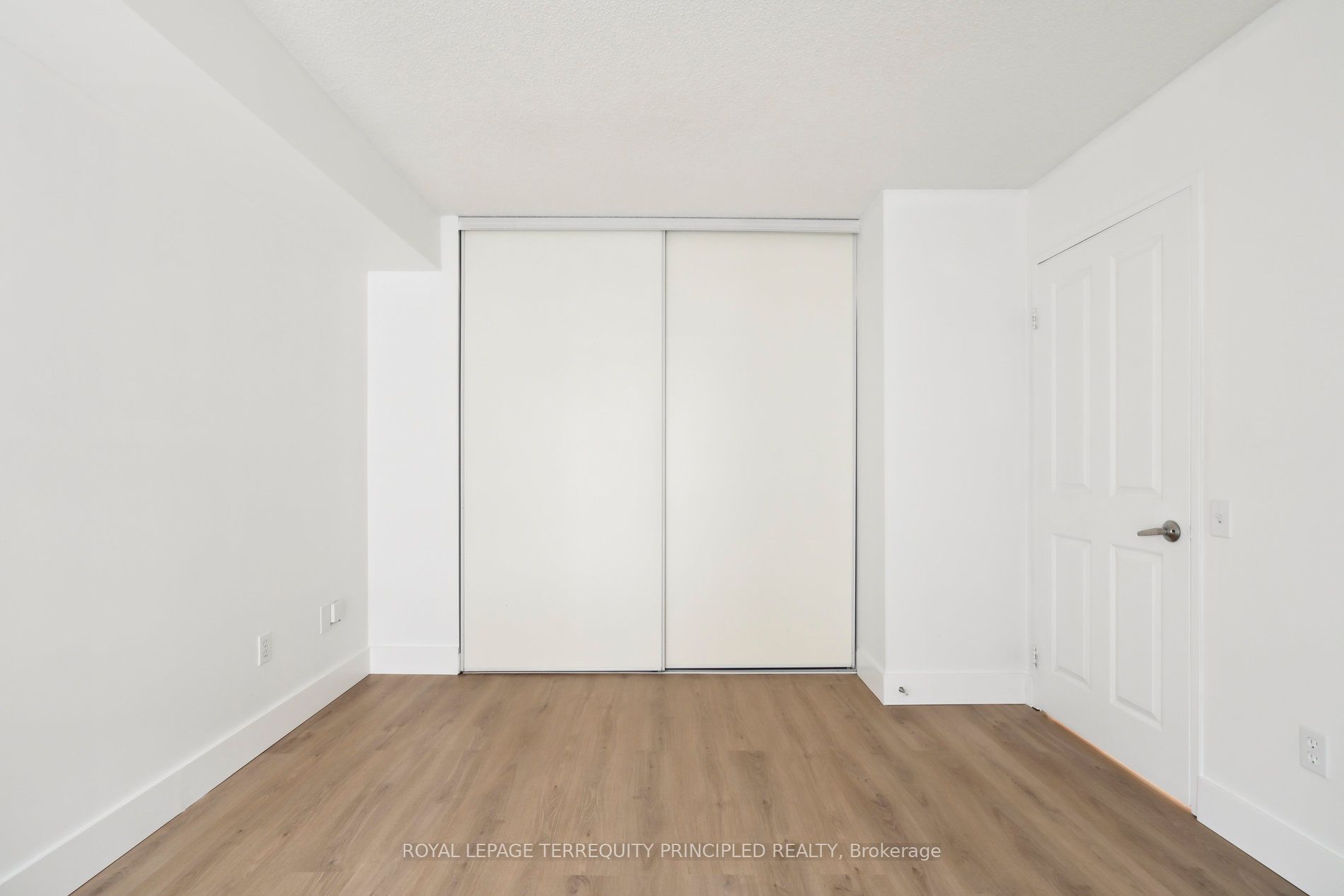 942 Yonge Street #418