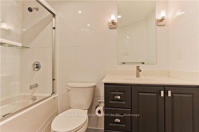 55 Centre Avenue, #706